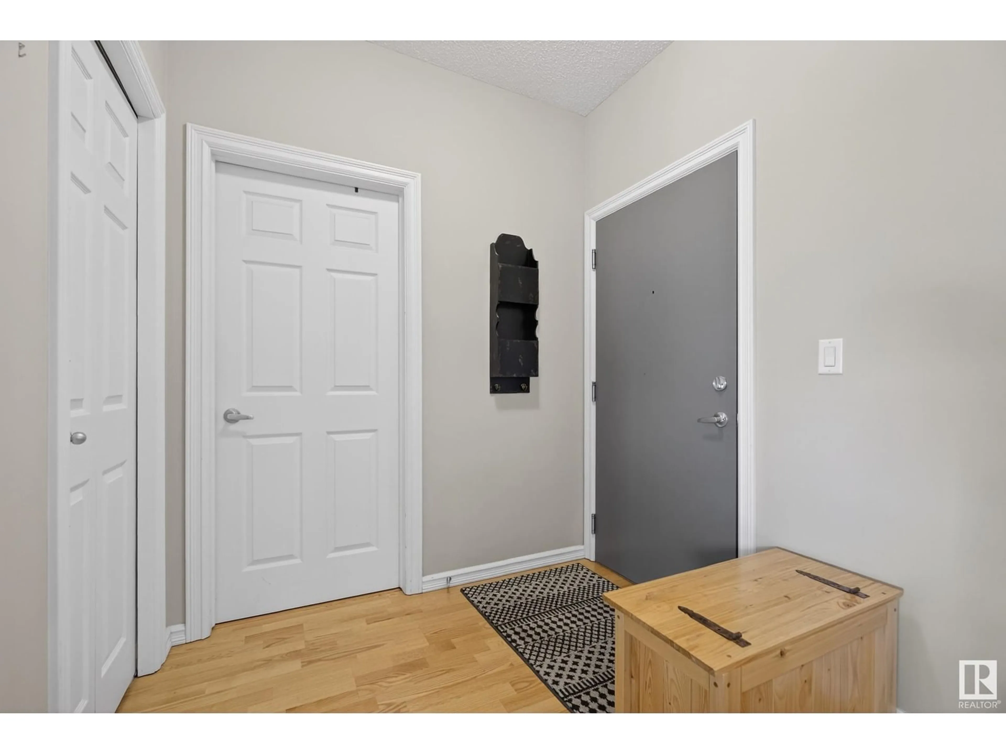Indoor entryway for 226 - 427 MACEWAN RD, Edmonton Alberta T6W0C5
