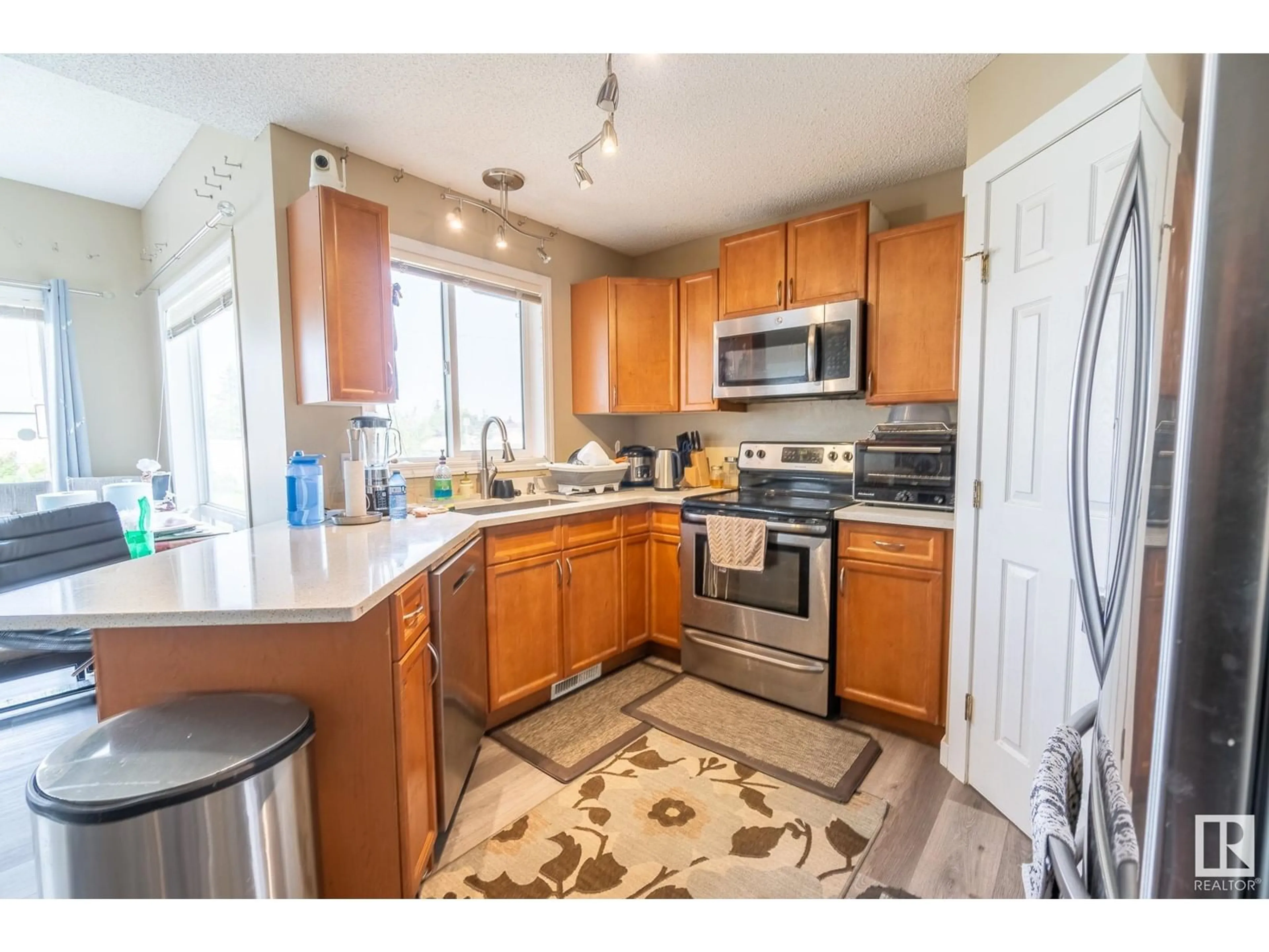 Standard kitchen, unknown for NW - 13803 37 ST, Edmonton Alberta T5Y3G5