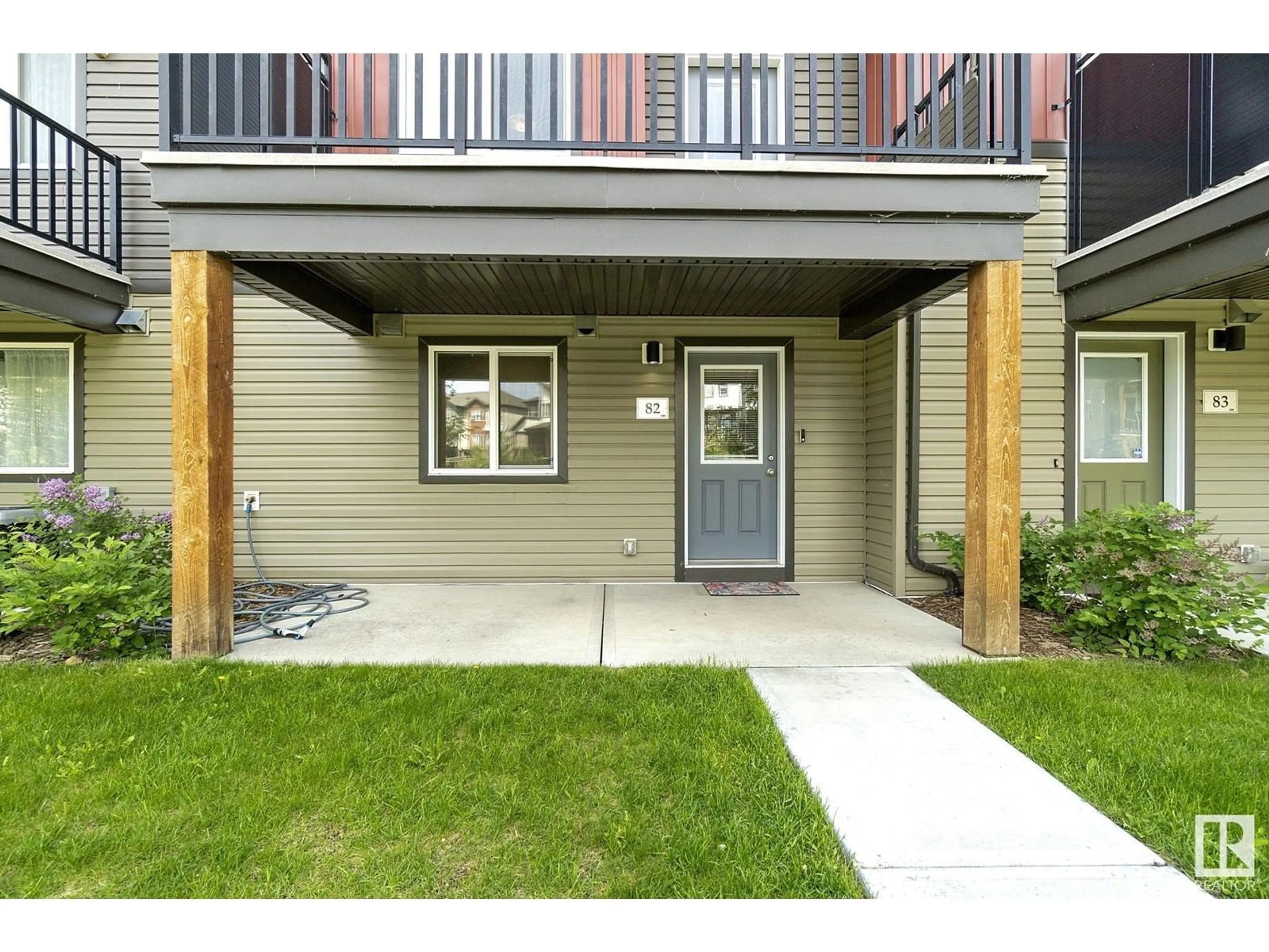 Indoor entryway for 82 16903 68ST NW, Edmonton Alberta T5Z0R1