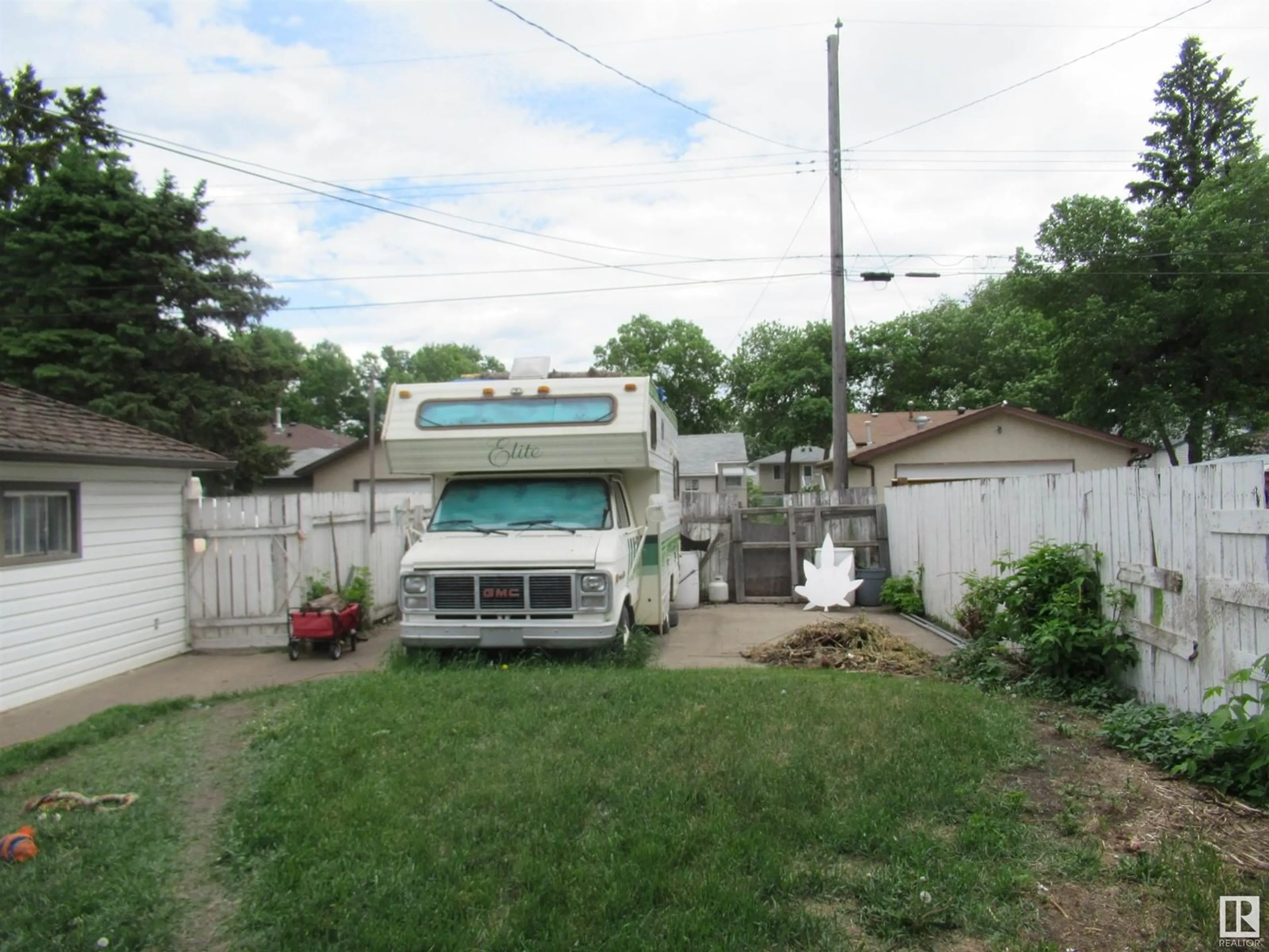 Unknown for 12017 45 ST, Edmonton Alberta T5W2T7