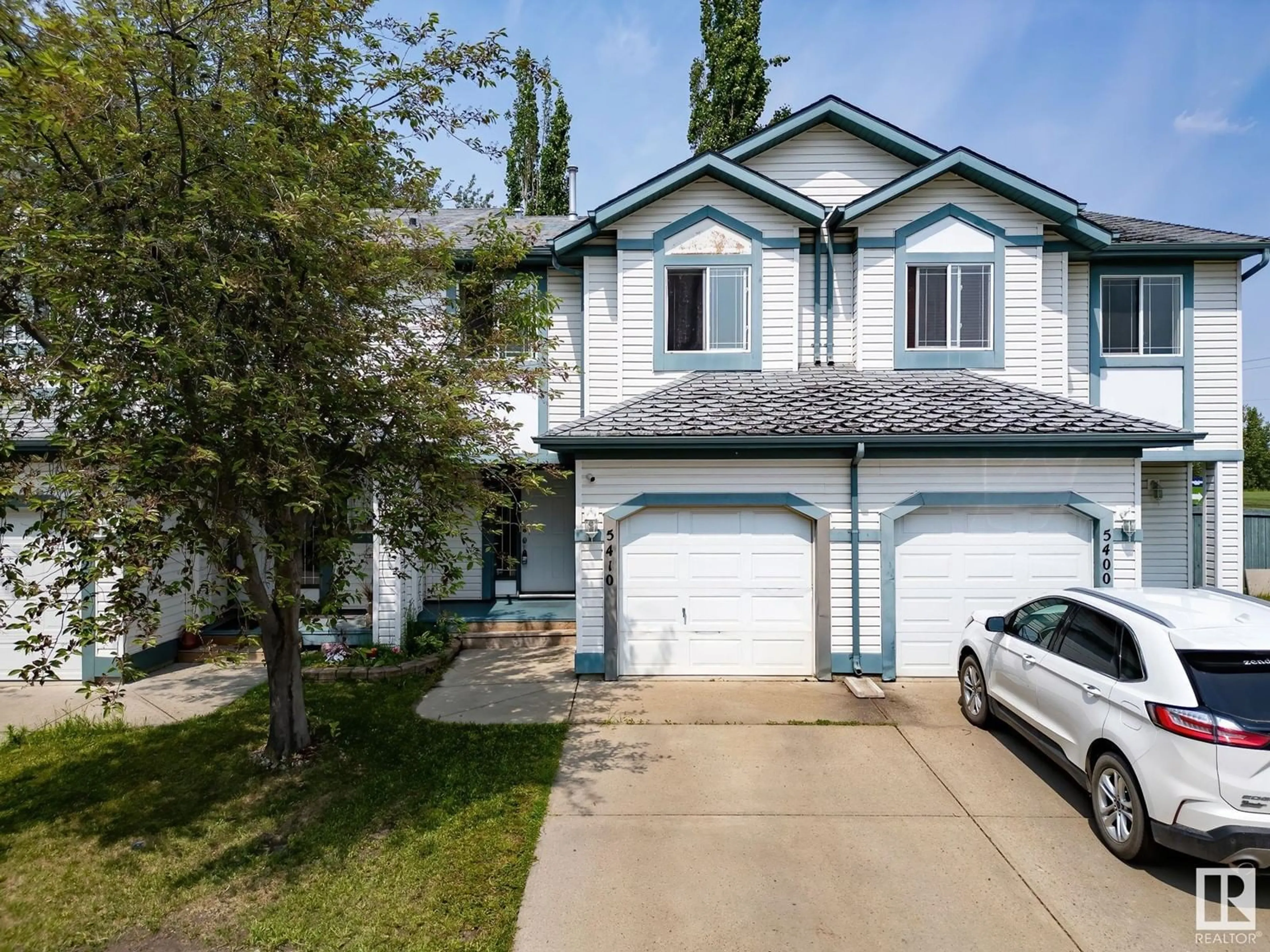 Home with vinyl exterior material, street for 5410 CREEKSIDE PT, Stony Plain Alberta T7Z2A4