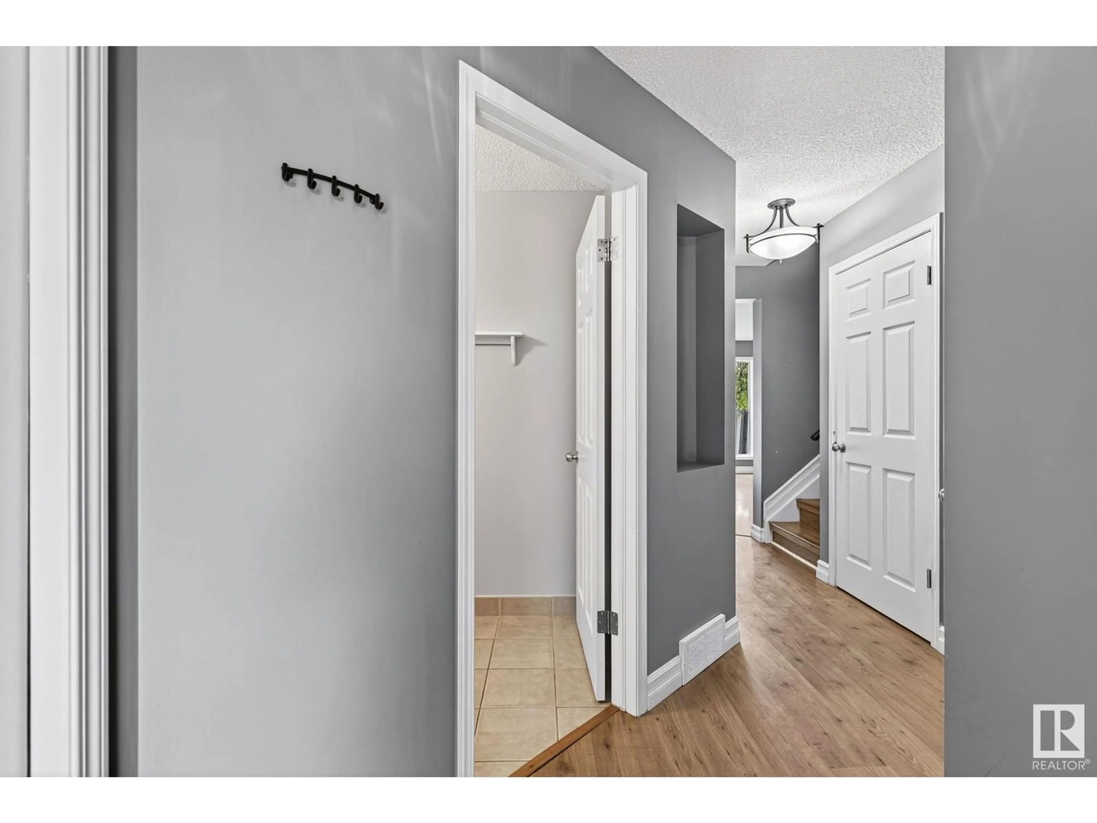 Indoor entryway for 5410 CREEKSIDE PT, Stony Plain Alberta T7Z2A4