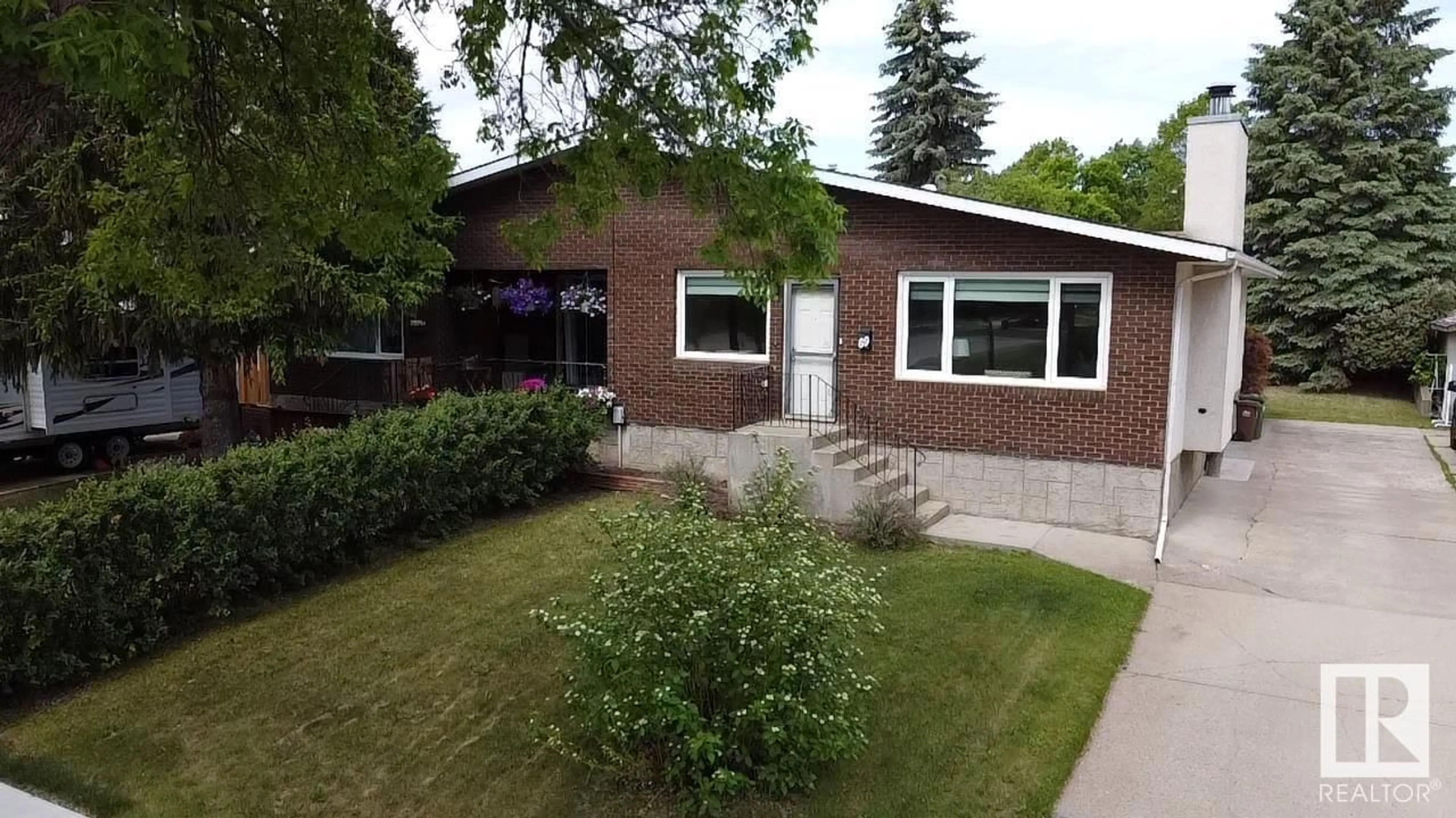 Home with brick exterior material, street for 69 ATTWOOD DR, St. Albert Alberta T8N2Z6