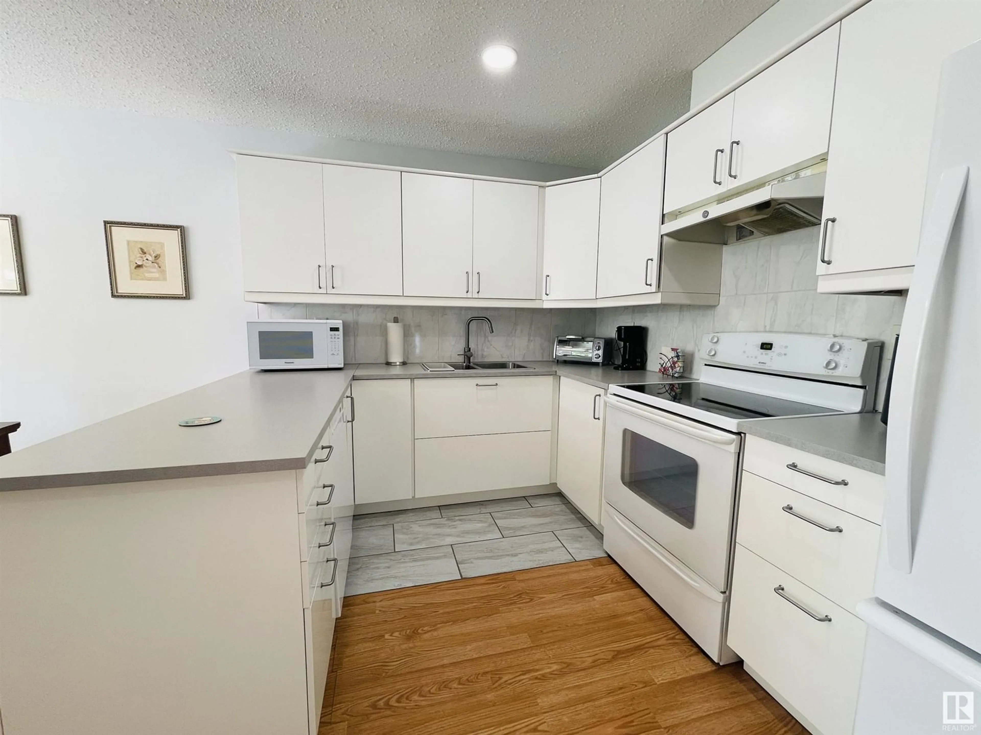 Standard kitchen, unknown for 69 ATTWOOD DR, St. Albert Alberta T8N2Z6