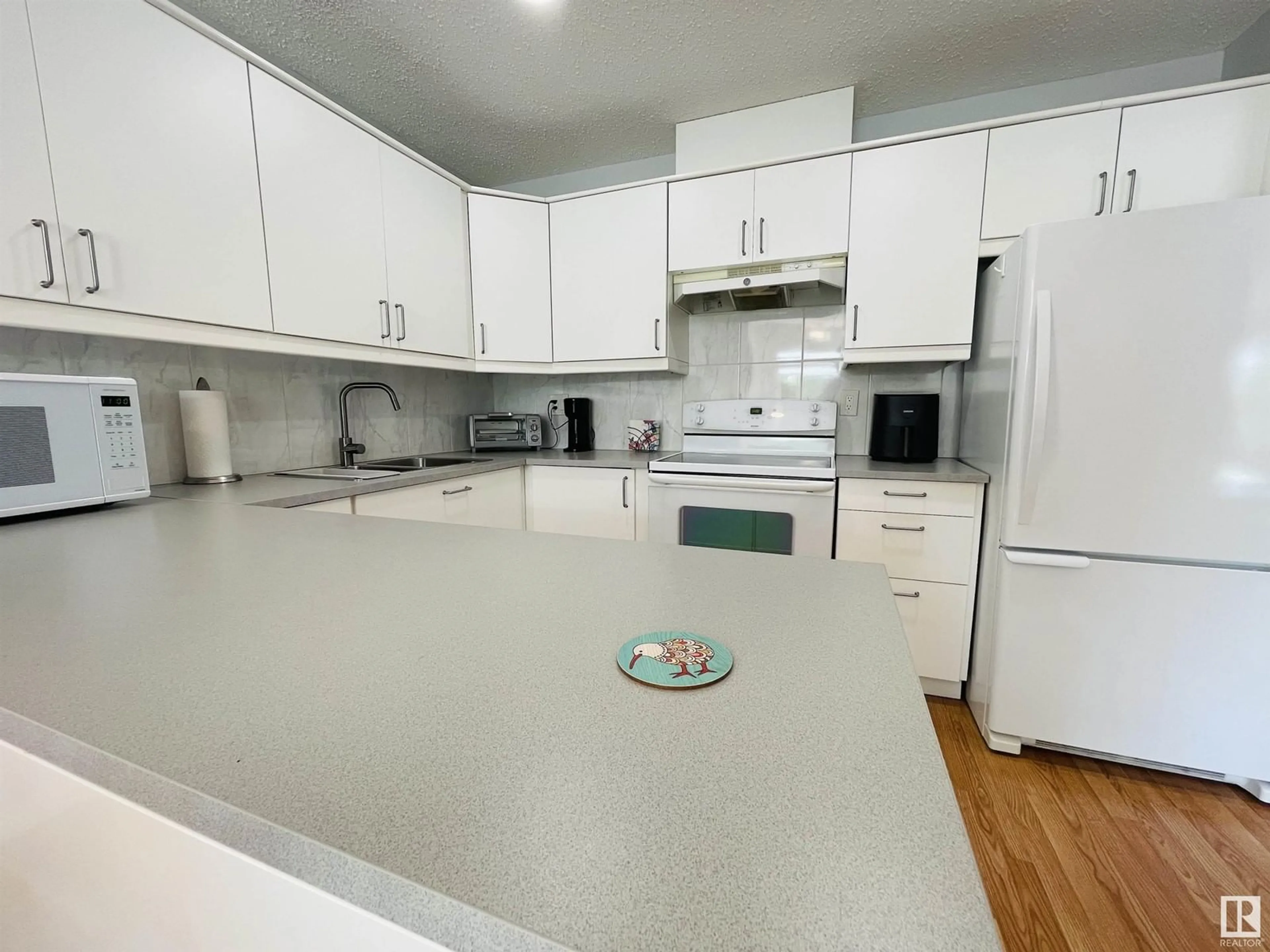 Standard kitchen, unknown for 69 ATTWOOD DR, St. Albert Alberta T8N2Z6