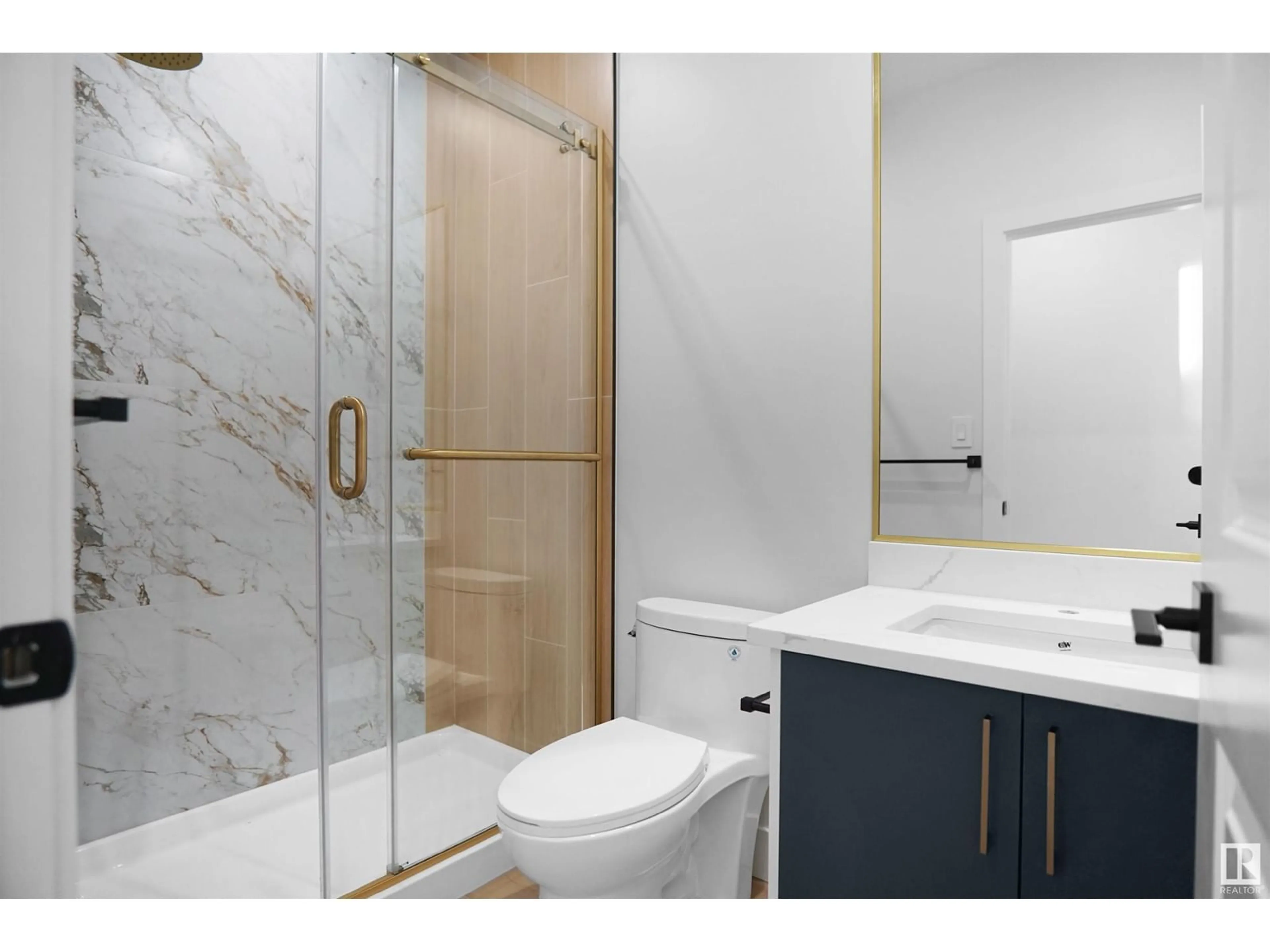 Standard bathroom, ceramic/tile floor for 19 TRILL POINT, Spruce Grove Alberta T7X4E2