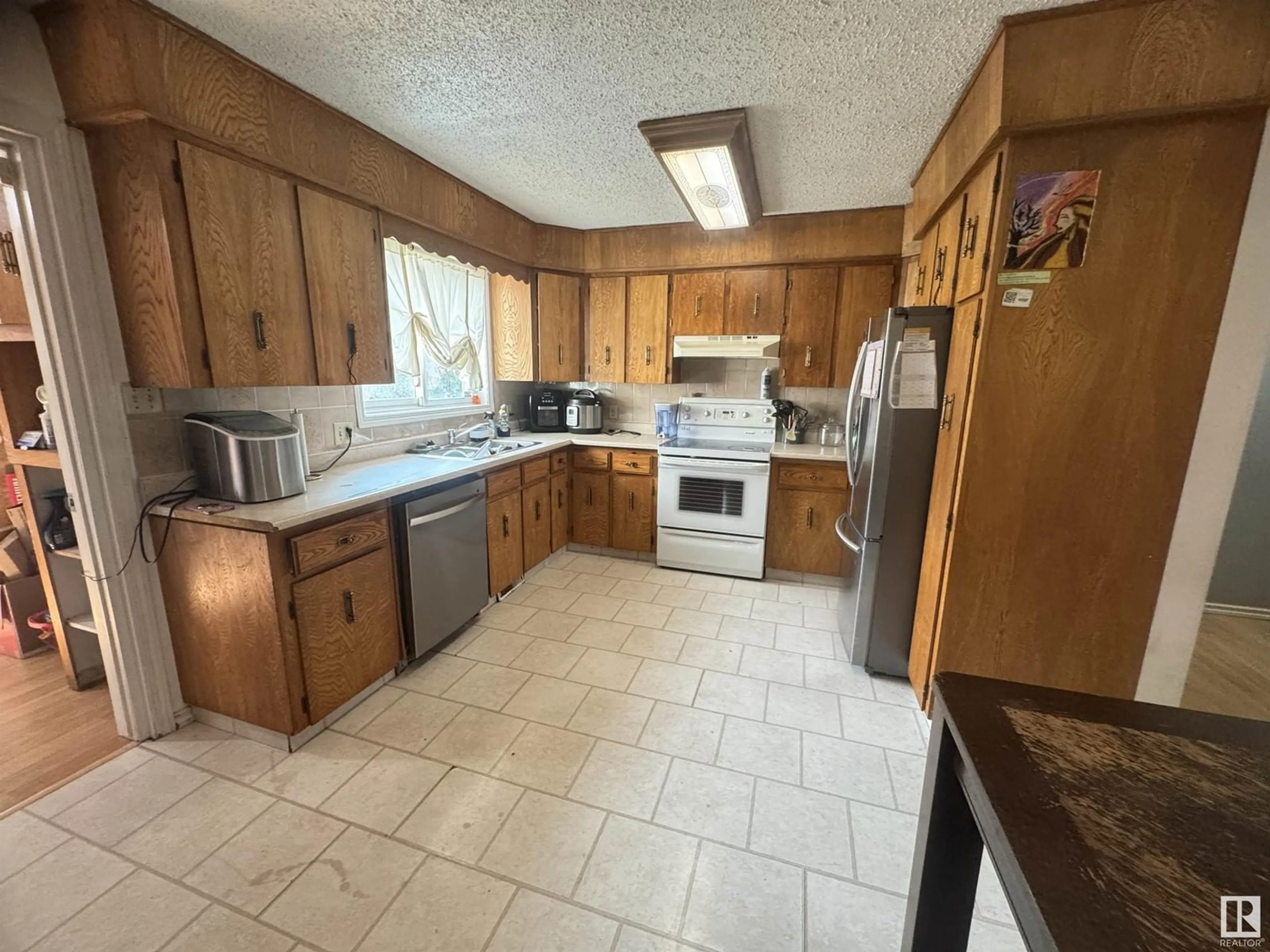 Standard kitchen, unknown for 9827 106 ST, Westlock Alberta T7P1S4