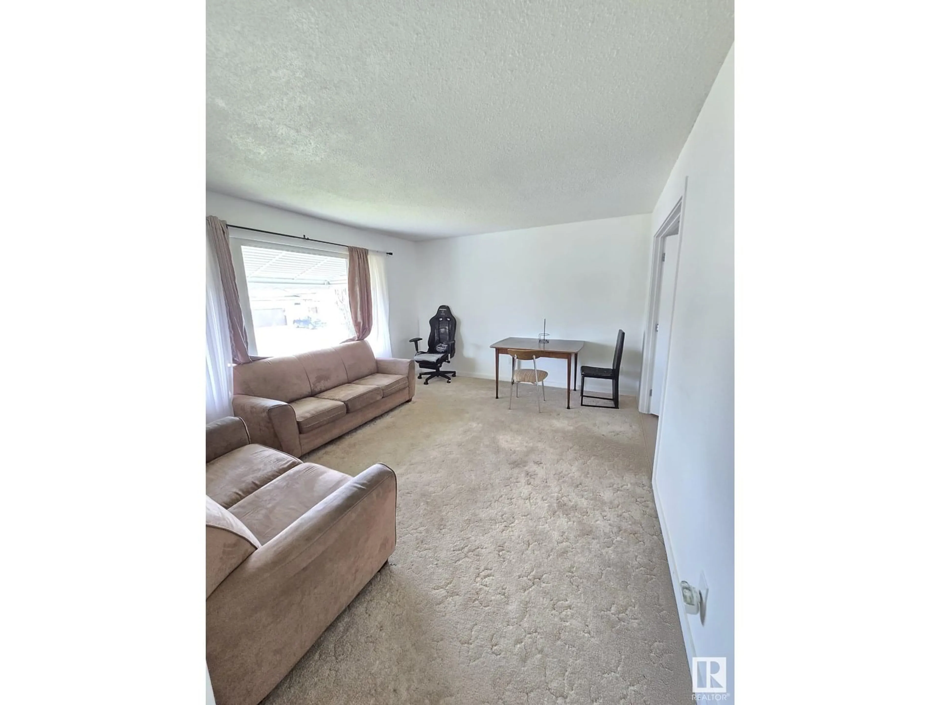 A pic of a room for 8716 29 AV, Edmonton Alberta T6K2X6