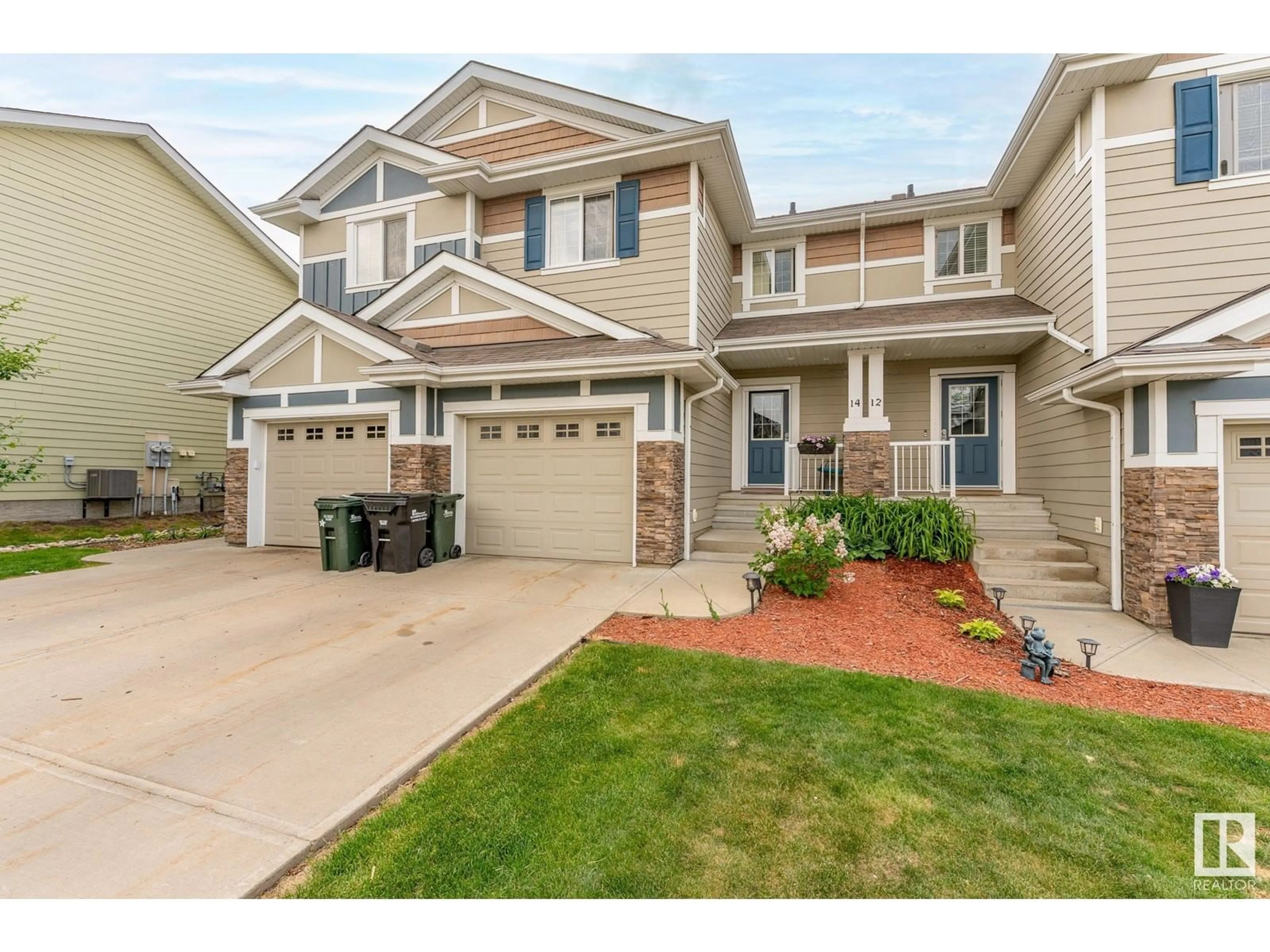 Home with vinyl exterior material, street for 14 - 219 CHARLOTTE WY, Sherwood Park Alberta T8H0T3