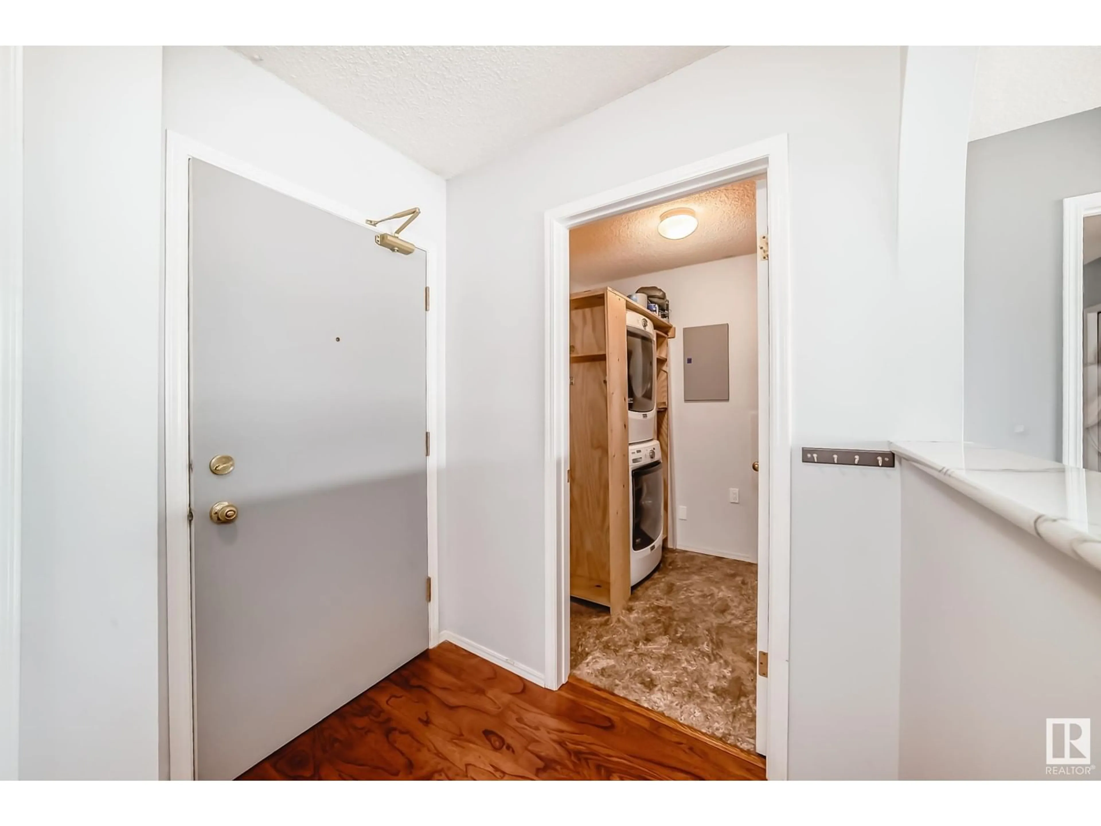 Indoor entryway for 15499 NW - 420 CASTLEDOWNS RD, Edmonton Alberta T5X5Y3