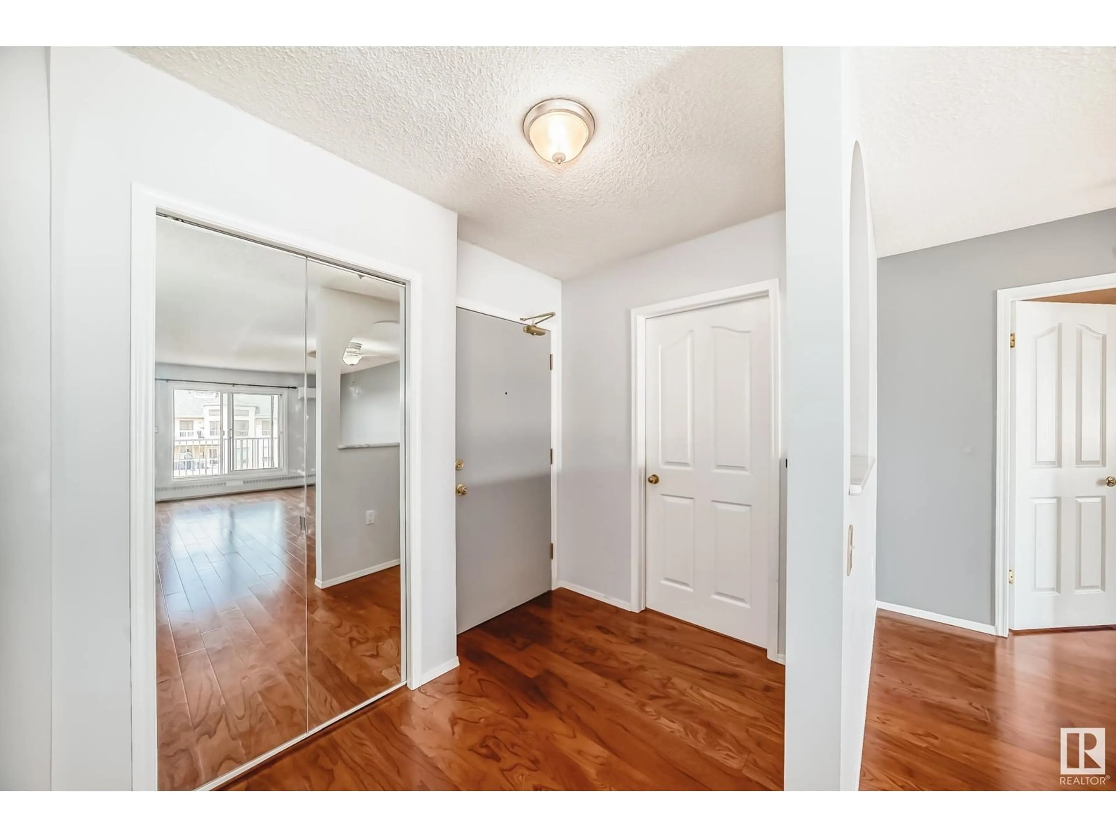 Indoor entryway for 15499 NW - 420 CASTLEDOWNS RD, Edmonton Alberta T5X5Y3