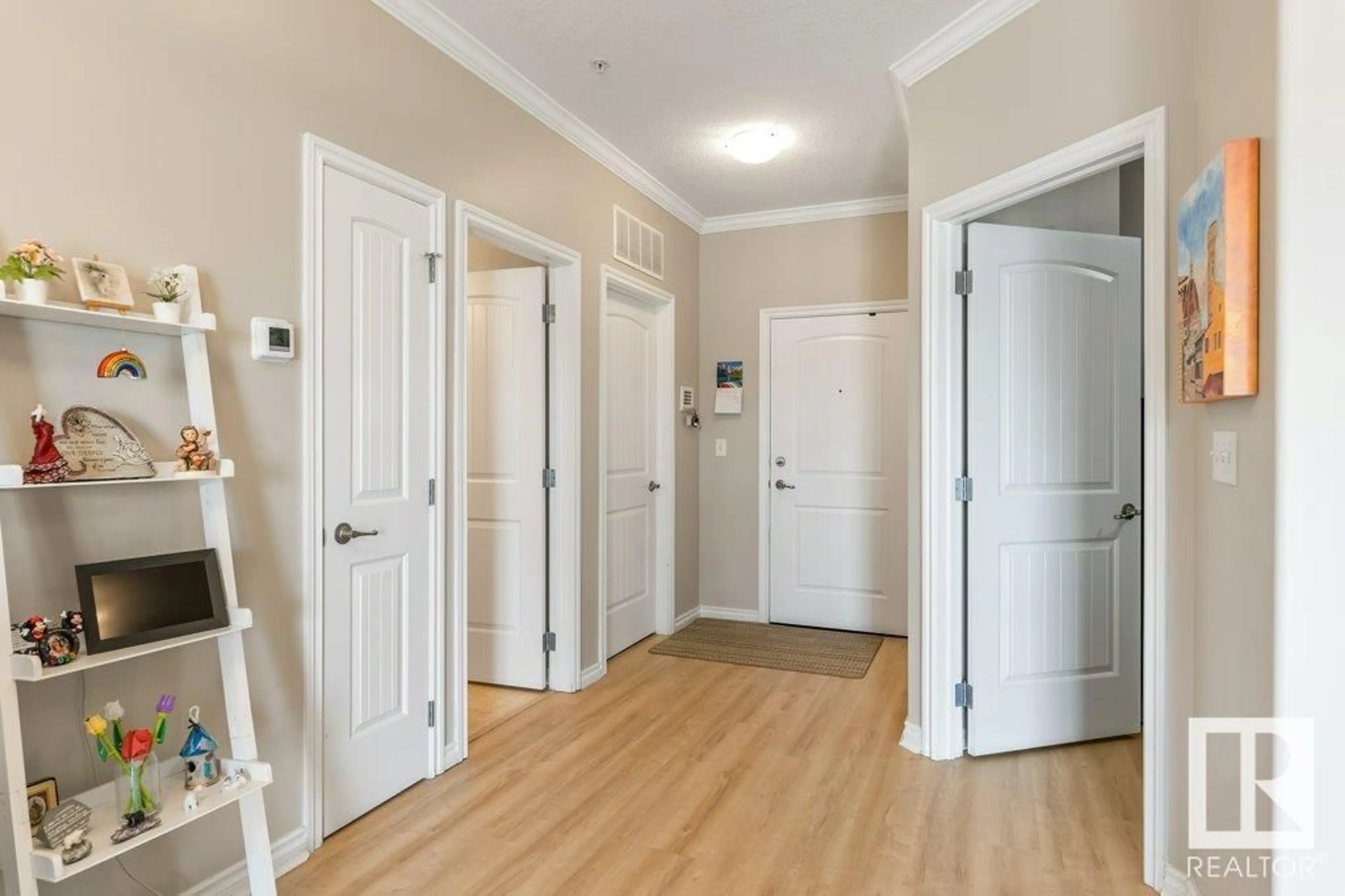 Indoor entryway for 325 8528 82 AV NW, Edmonton Alberta T6C0Y8
