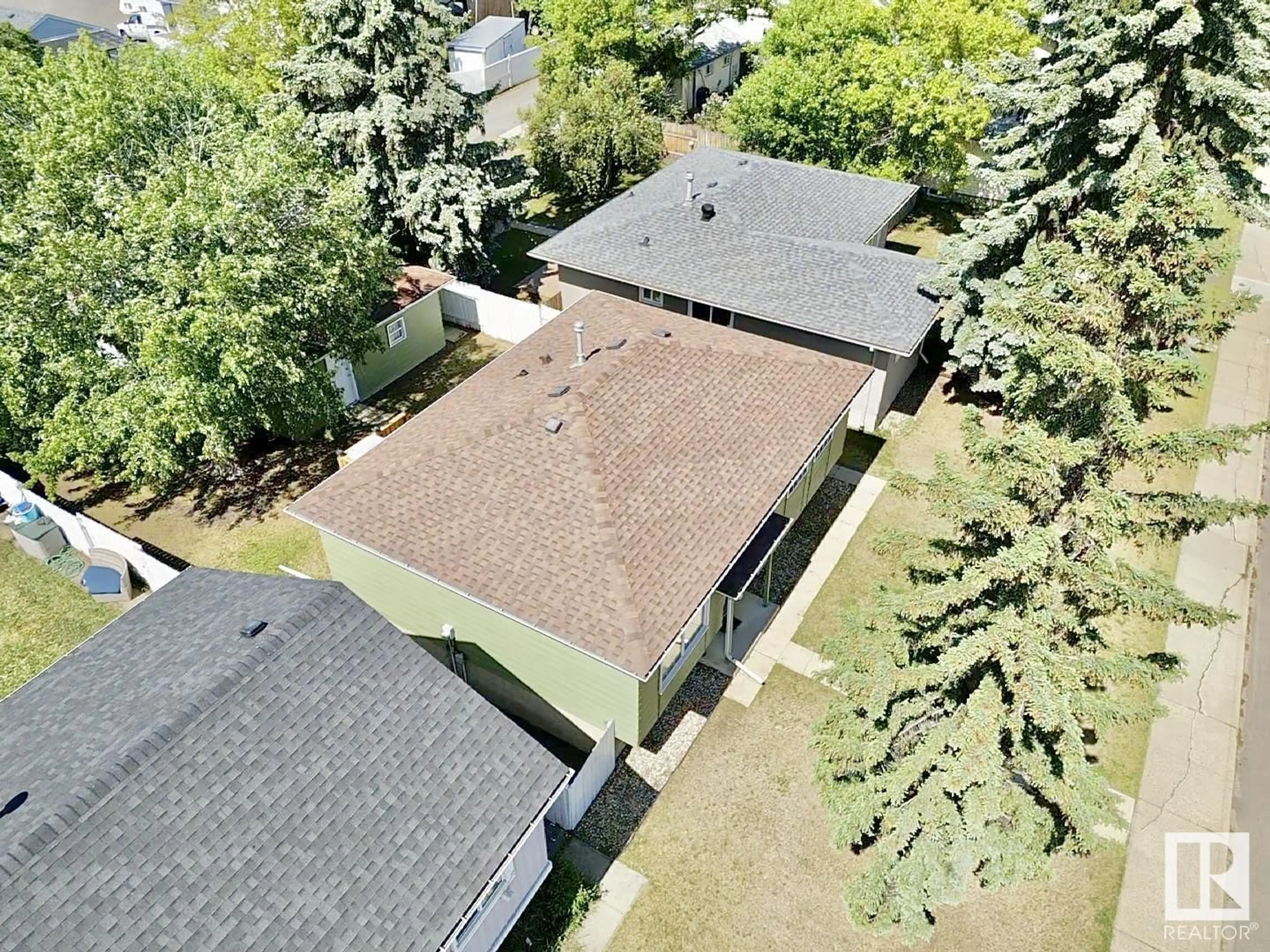 A pic from outside/outdoor area/front of a property/back of a property/a pic from drone, street for 14240 23 ST, Edmonton Alberta T5Y1E8