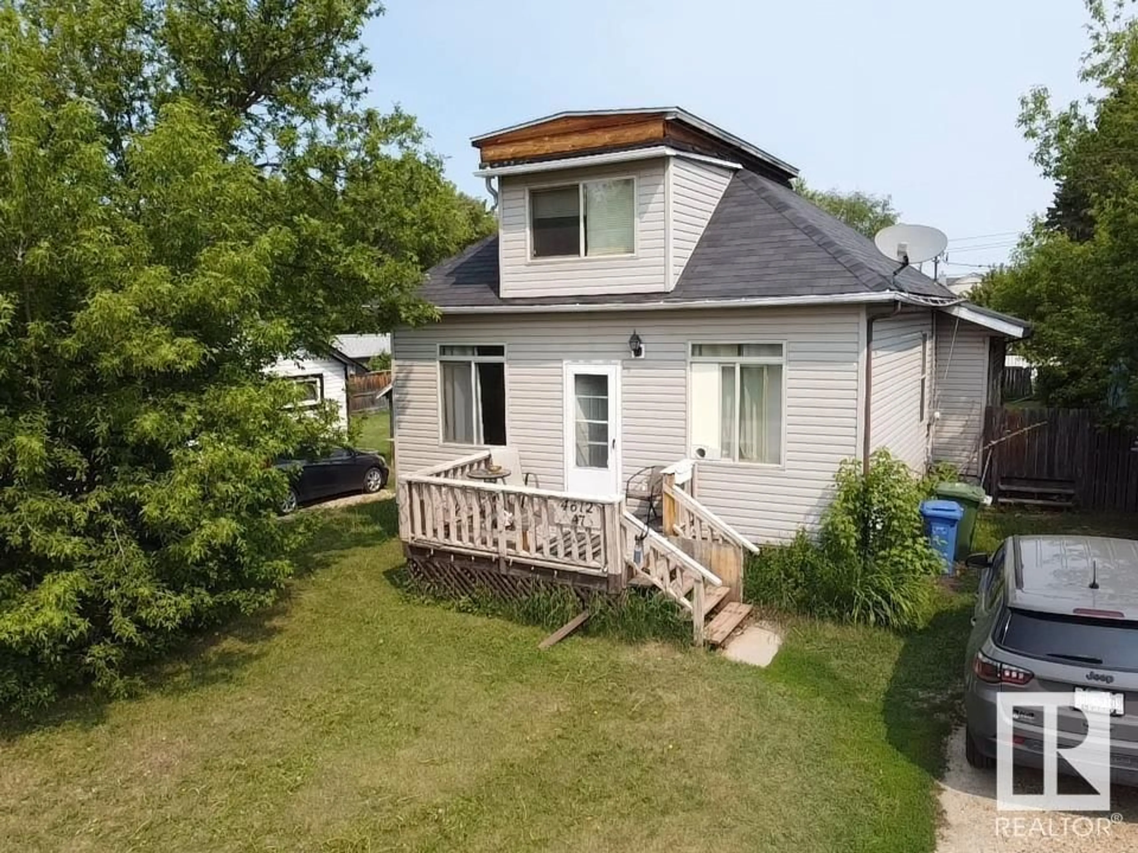A pic from outside/outdoor area/front of a property/back of a property/a pic from drone, street for 4612 47 AV, Wetaskiwin Alberta T9A0J4
