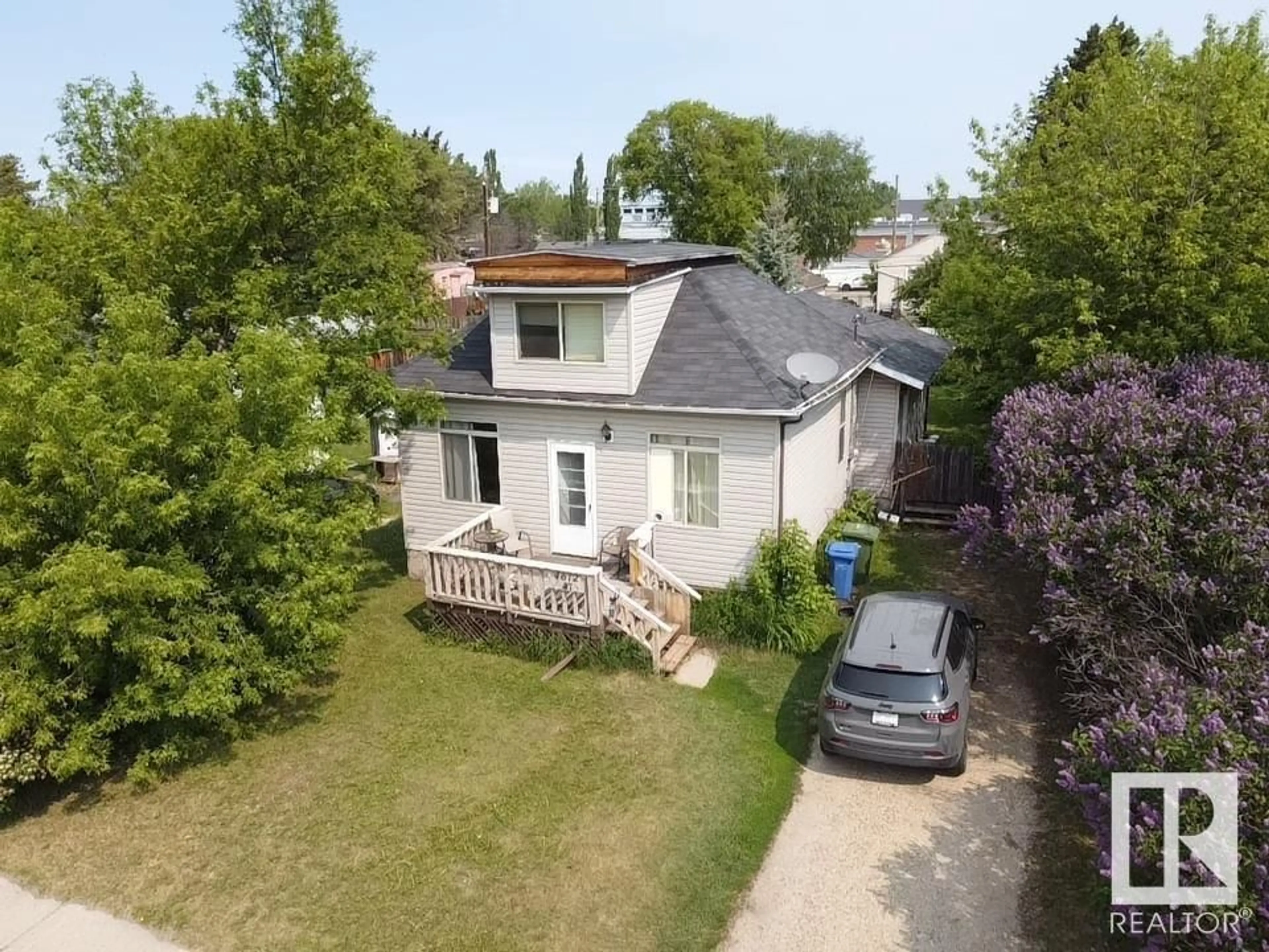 A pic from outside/outdoor area/front of a property/back of a property/a pic from drone, street for 4612 47 AV, Wetaskiwin Alberta T9A0J4