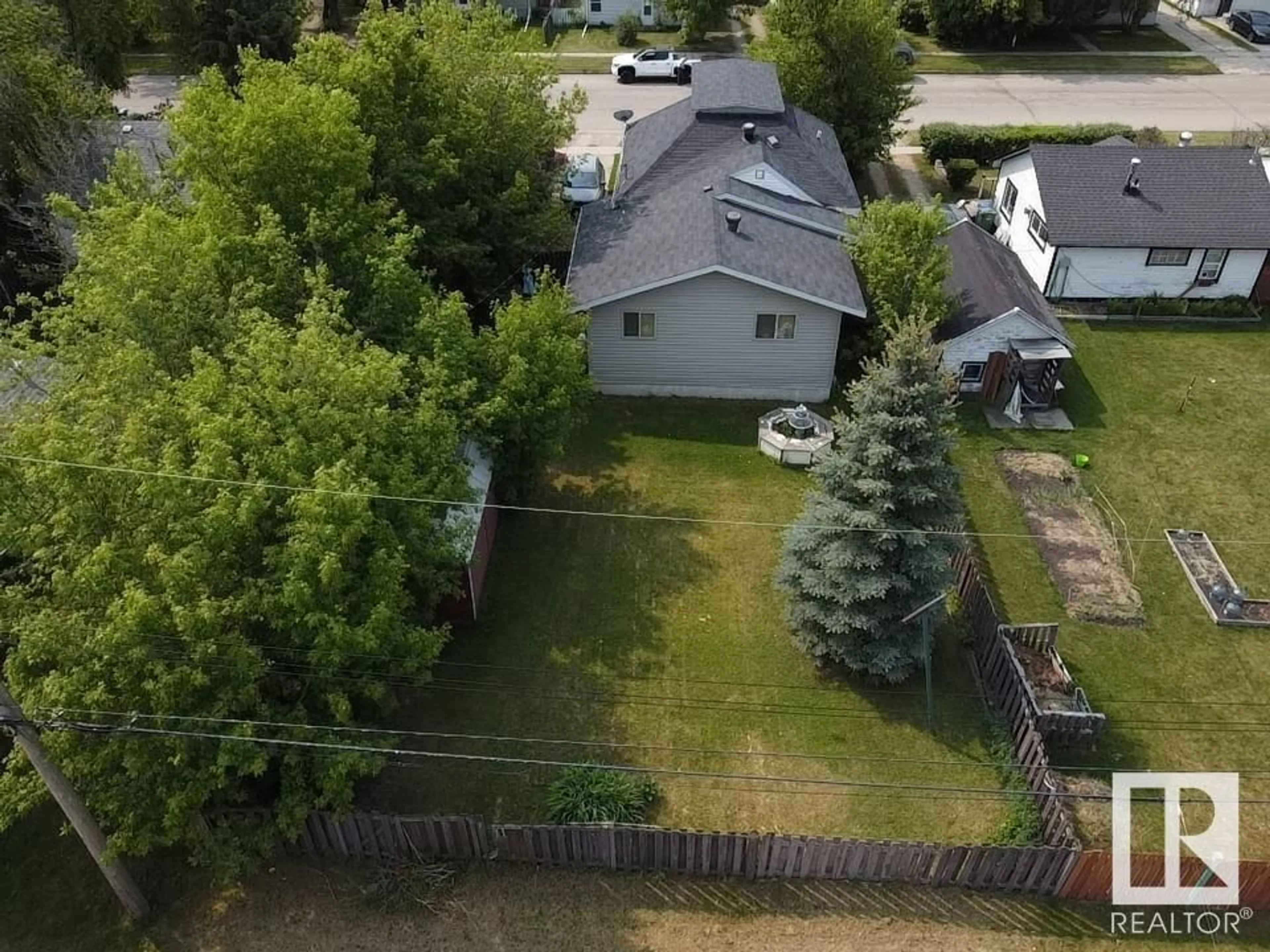 A pic from outside/outdoor area/front of a property/back of a property/a pic from drone, street for 4612 47 AV, Wetaskiwin Alberta T9A0J4