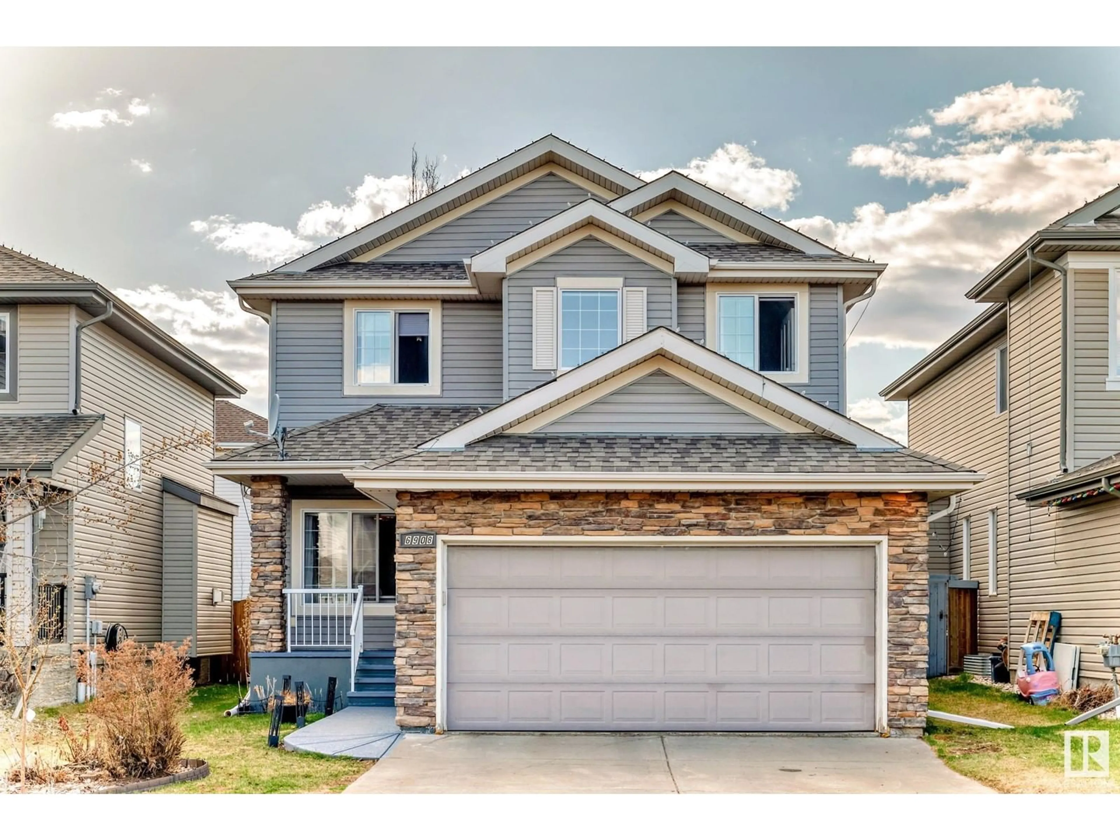 Home with vinyl exterior material, street for 6908 STROM LN, Edmonton Alberta T6R0G3