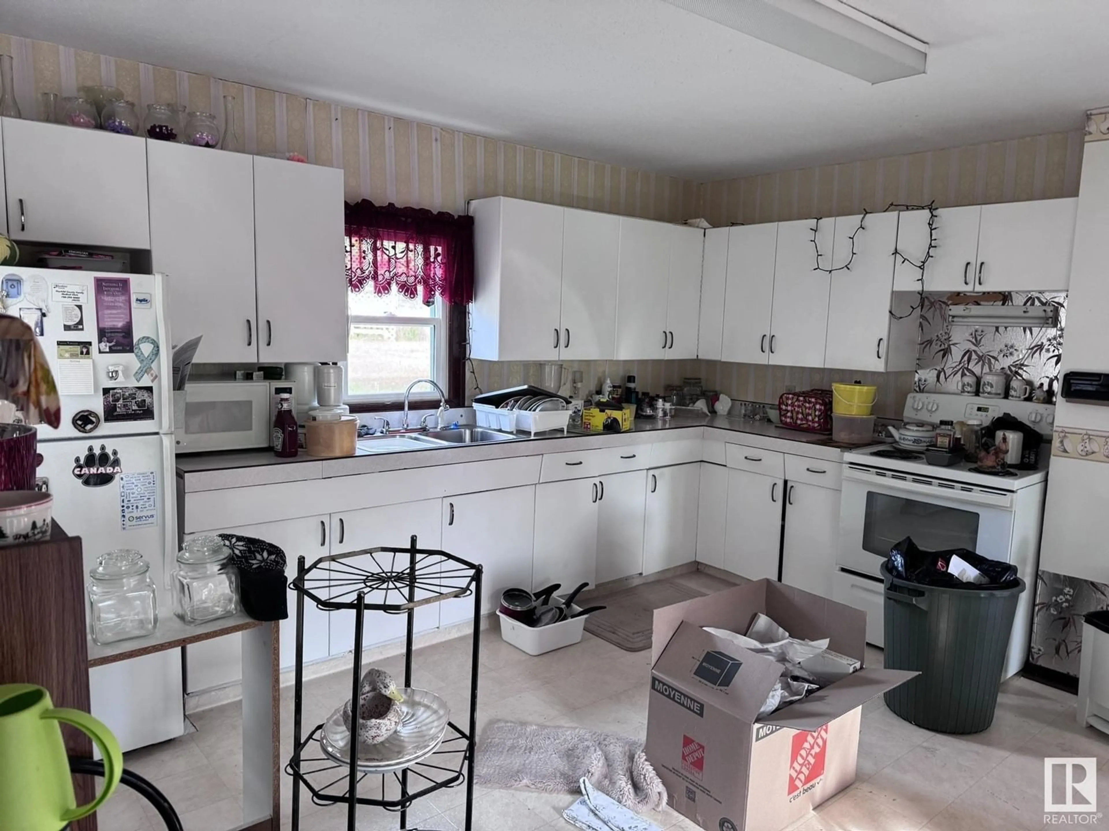 Standard kitchen, unknown for 4801 49 AVENUE, Rochester Alberta T0G1Z0