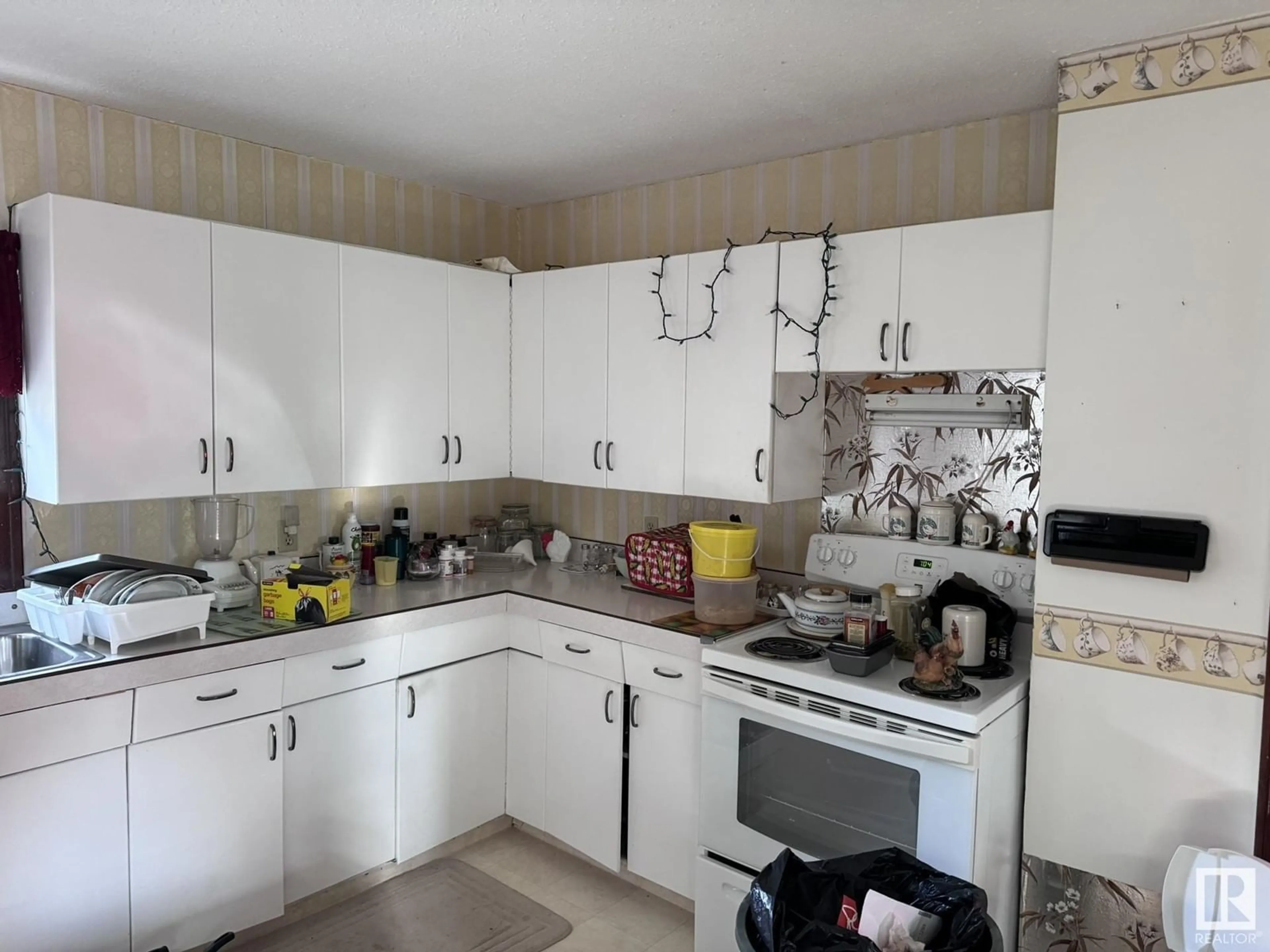 Standard kitchen, unknown for 4801 49 AVENUE, Rochester Alberta T0G1Z0