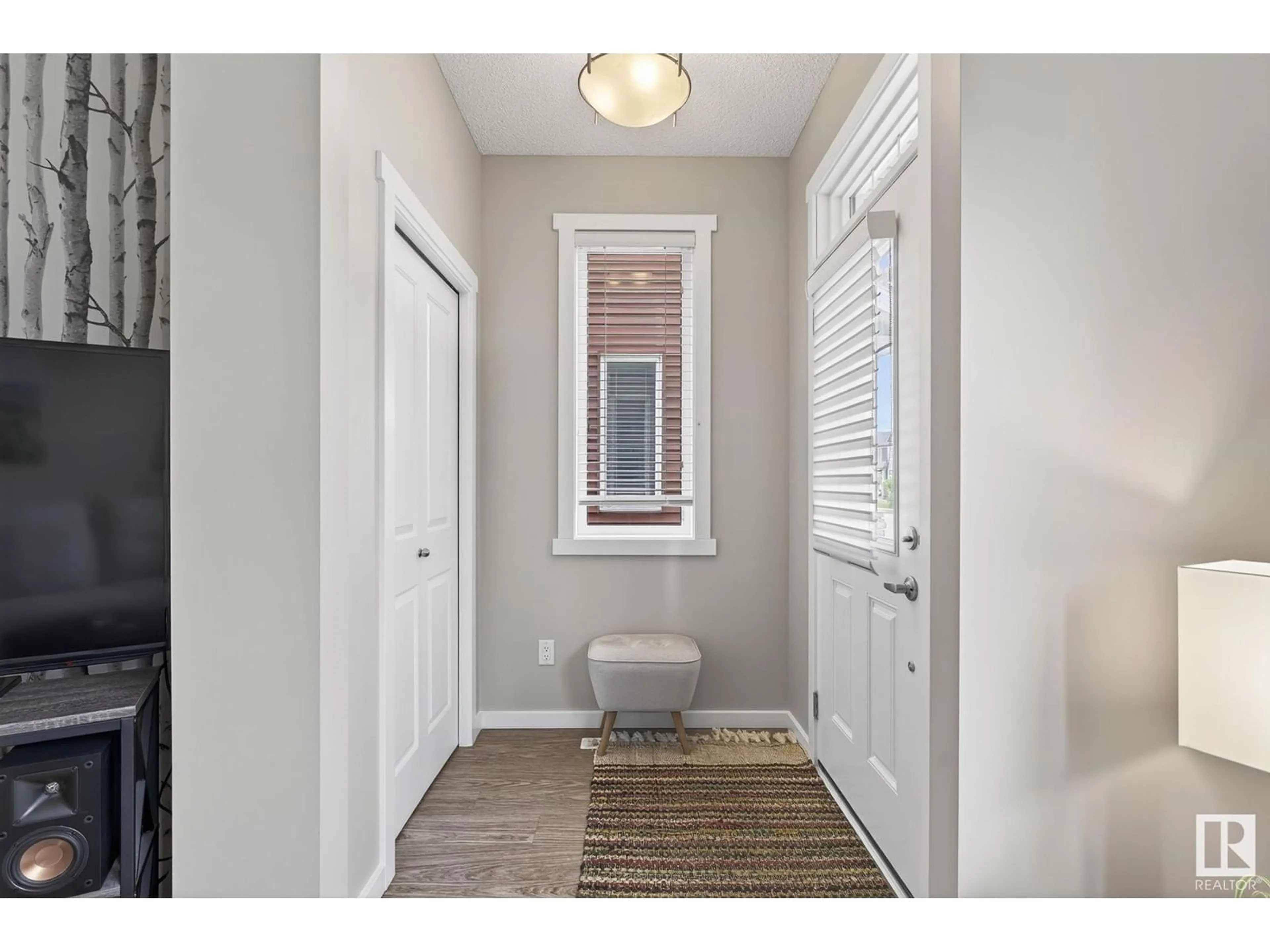 Indoor entryway for 2261 GLENRIDDING BV, Edmonton Alberta T6W3P4