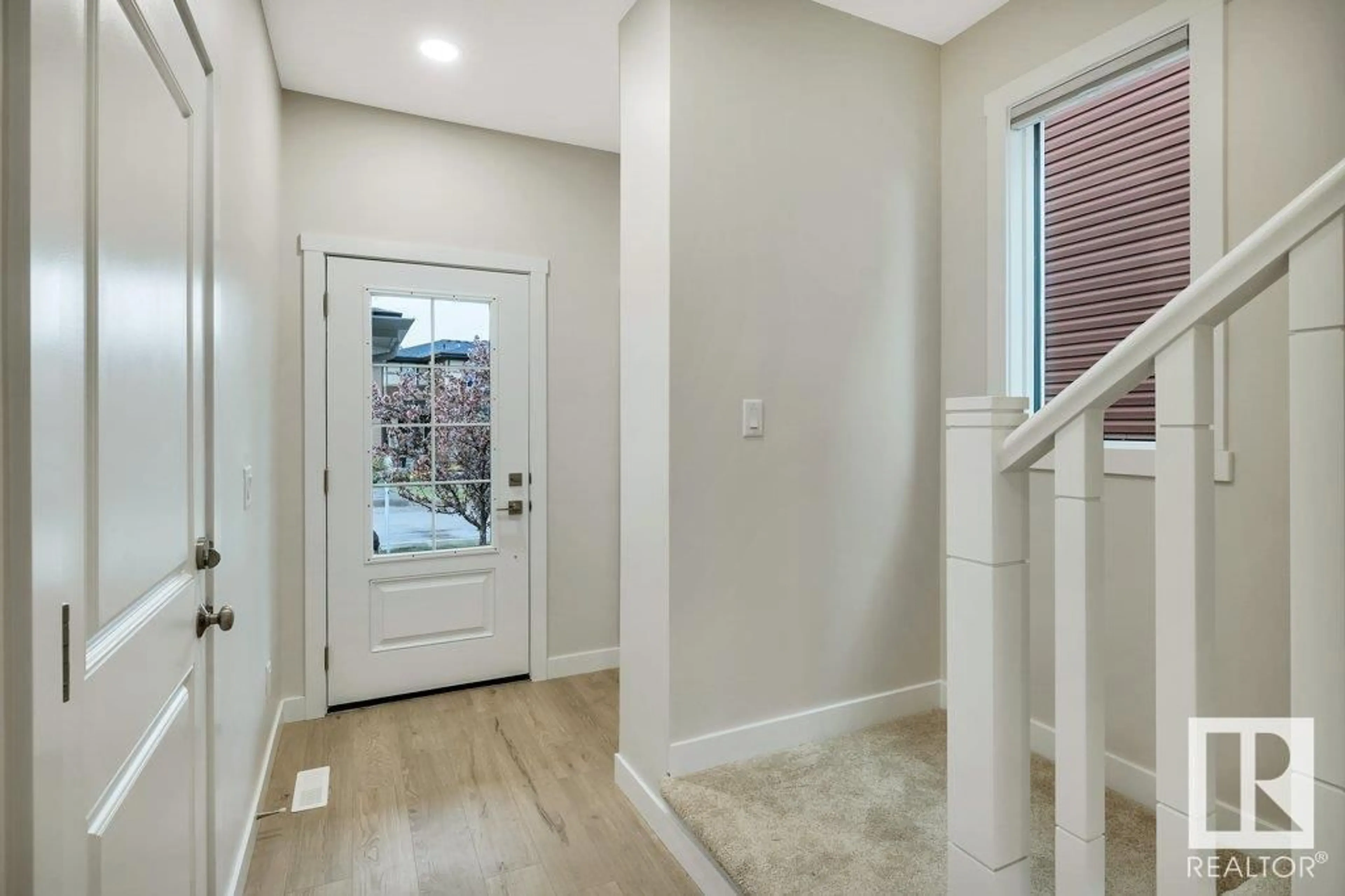 Indoor entryway for 12909 205 ST NW, Edmonton Alberta T5S0G4