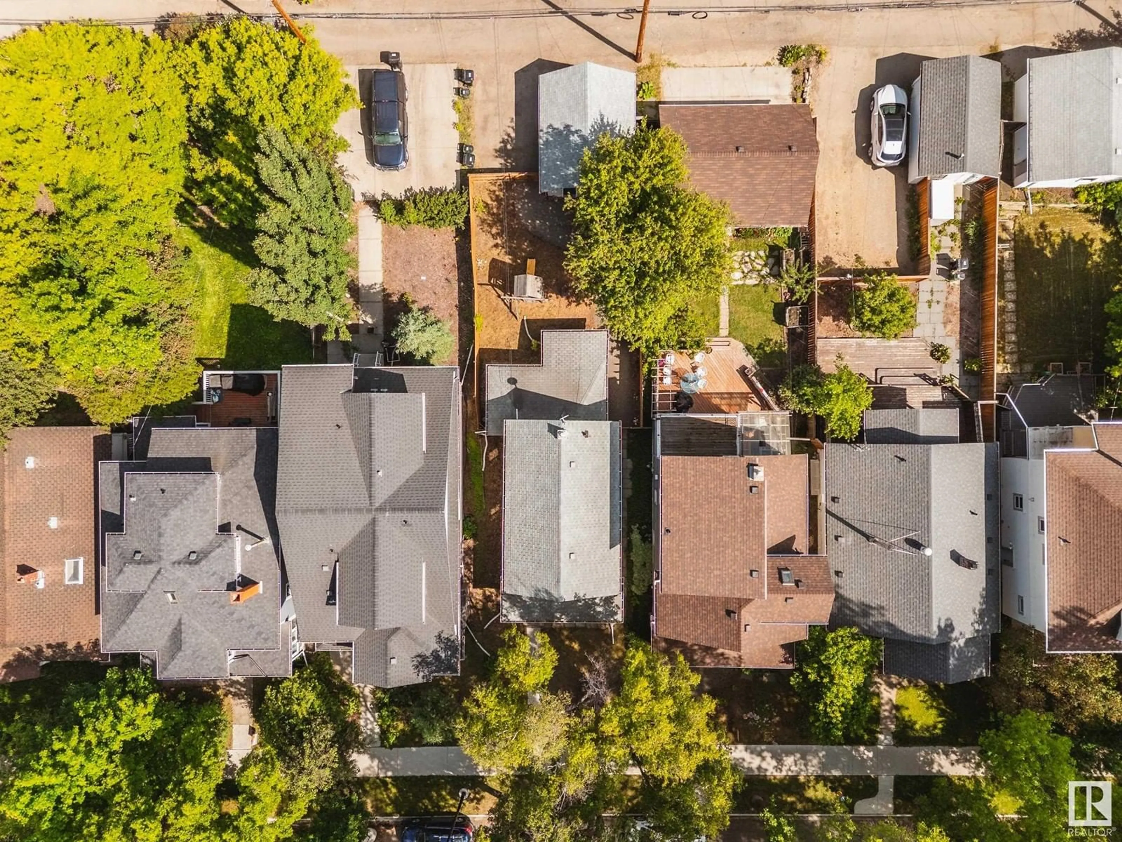A pic from outside/outdoor area/front of a property/back of a property/a pic from drone, street for 11038 84 AV, Edmonton Alberta T6G0V7