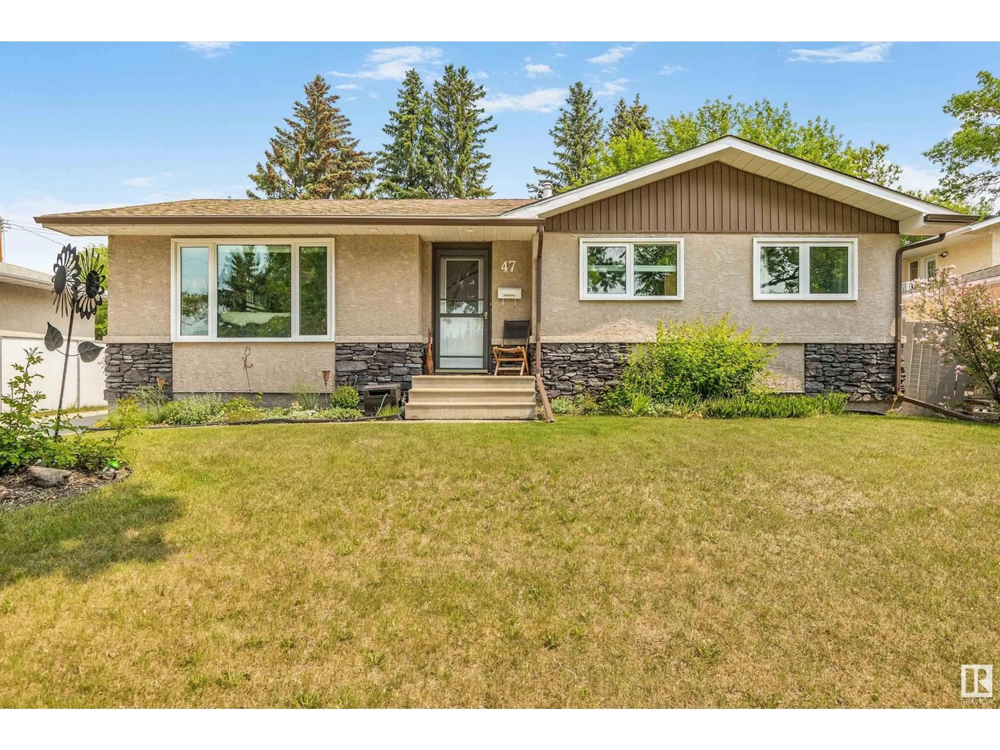 Home with vinyl exterior material, street for 47 SHERIDAN DR, St. Albert Alberta T8N0J1