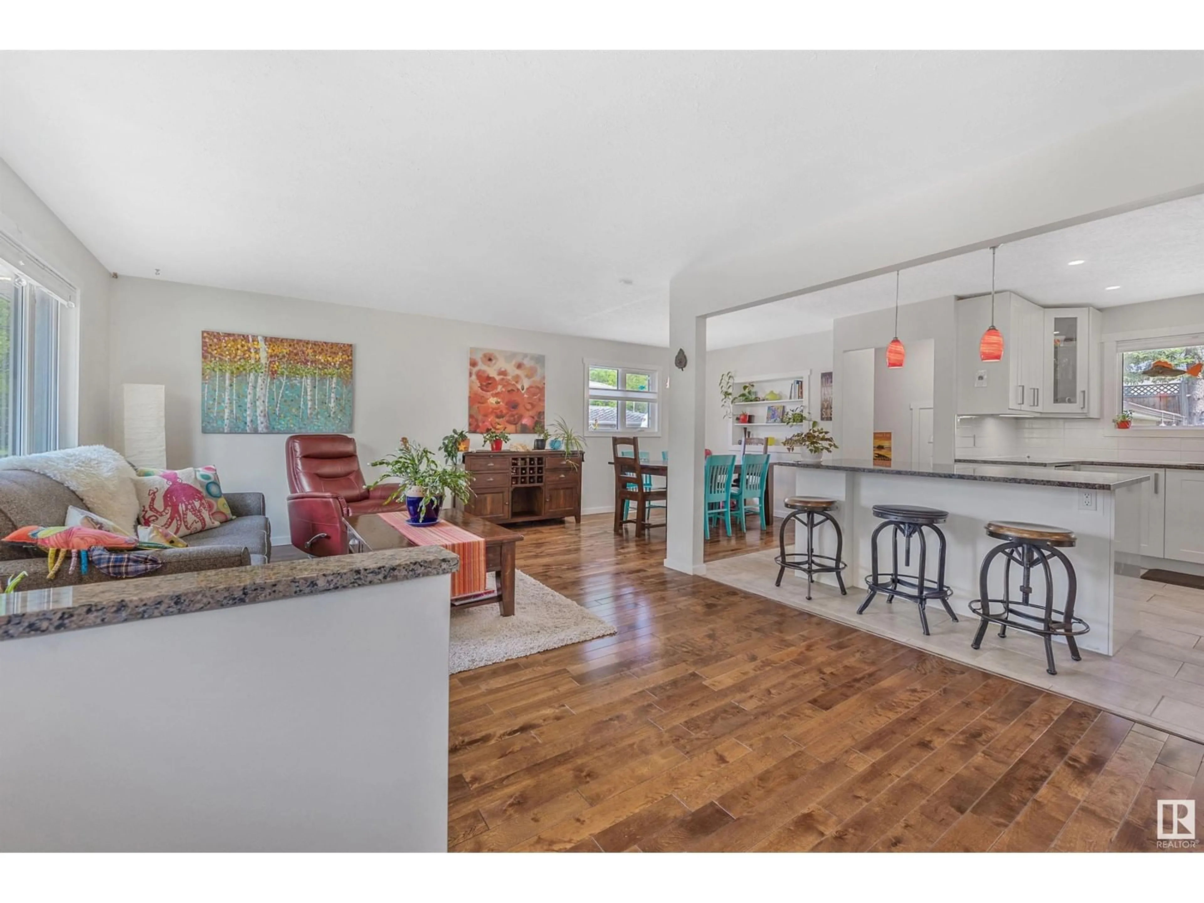 Open concept kitchen, wood/laminate floor for 47 SHERIDAN DR, St. Albert Alberta T8N0J1