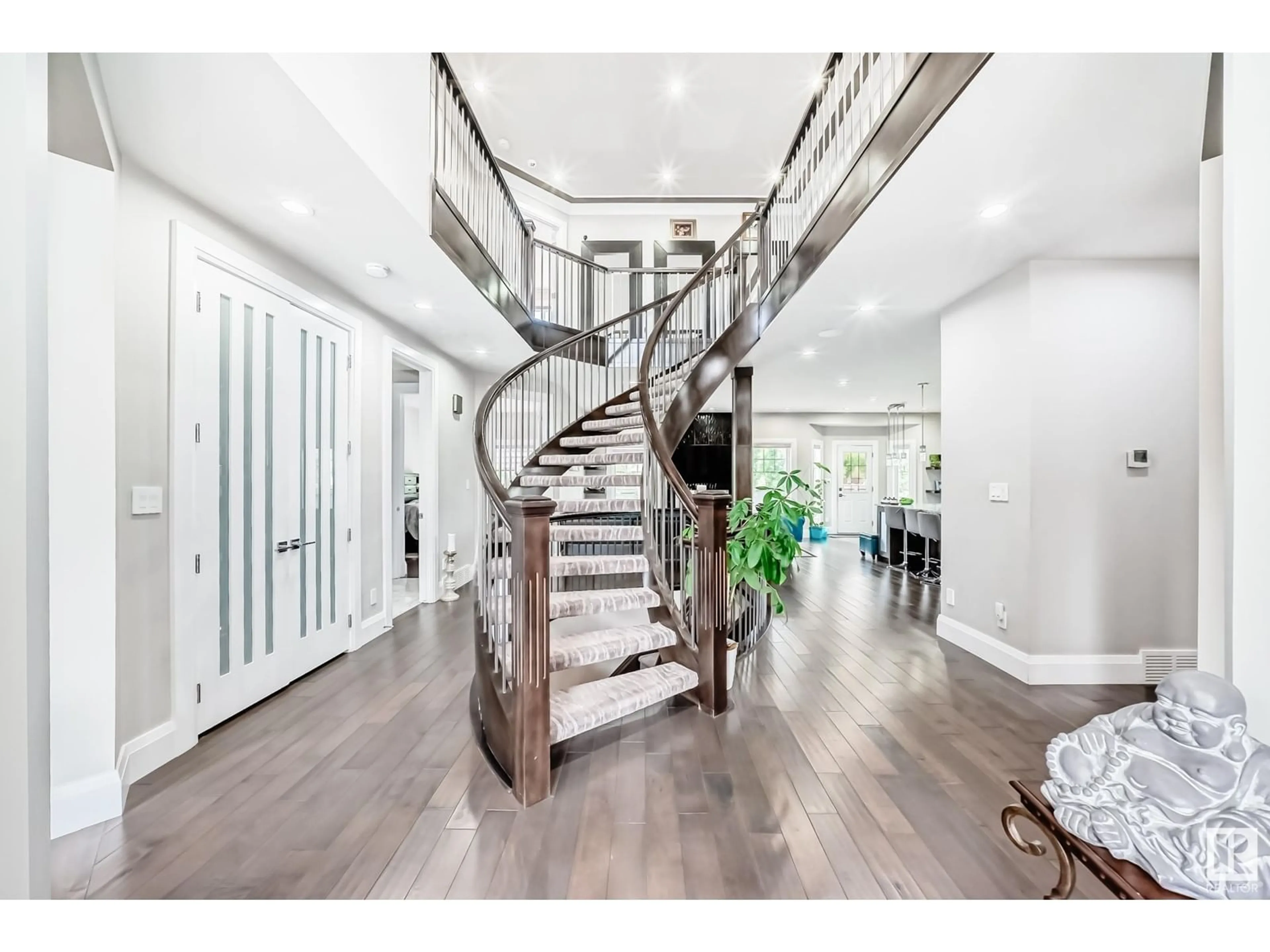 Indoor foyer for NW - 5342 MULLEN BN, Edmonton Alberta T6R0P9