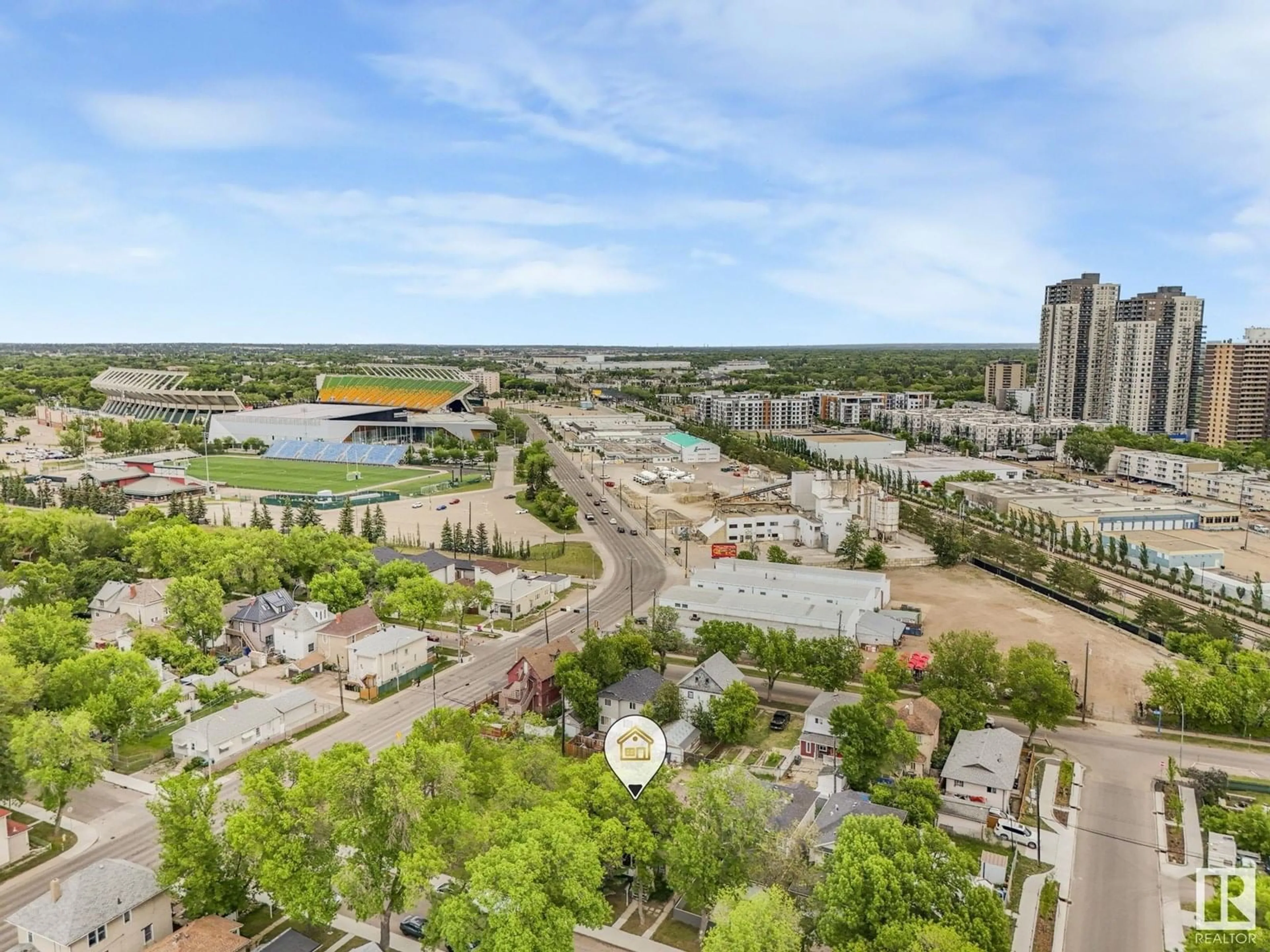A pic from outside/outdoor area/front of a property/back of a property/a pic from drone, city buildings view from balcony for NW - 10713 93 ST, Edmonton Alberta T5H1Y2