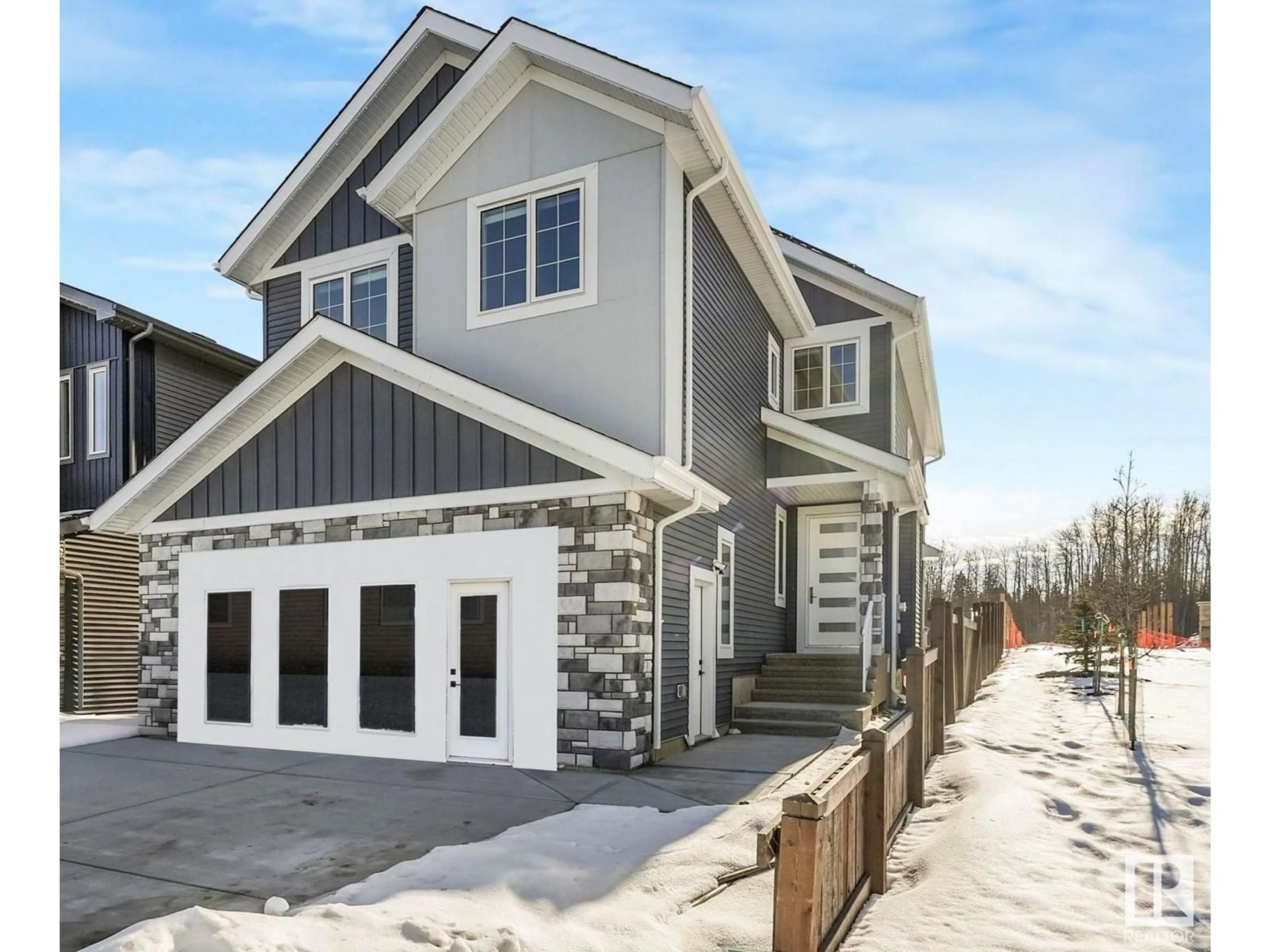 Home with vinyl exterior material, street for 62 FENWYCK BV, Spruce Grove Alberta T7X0Z2