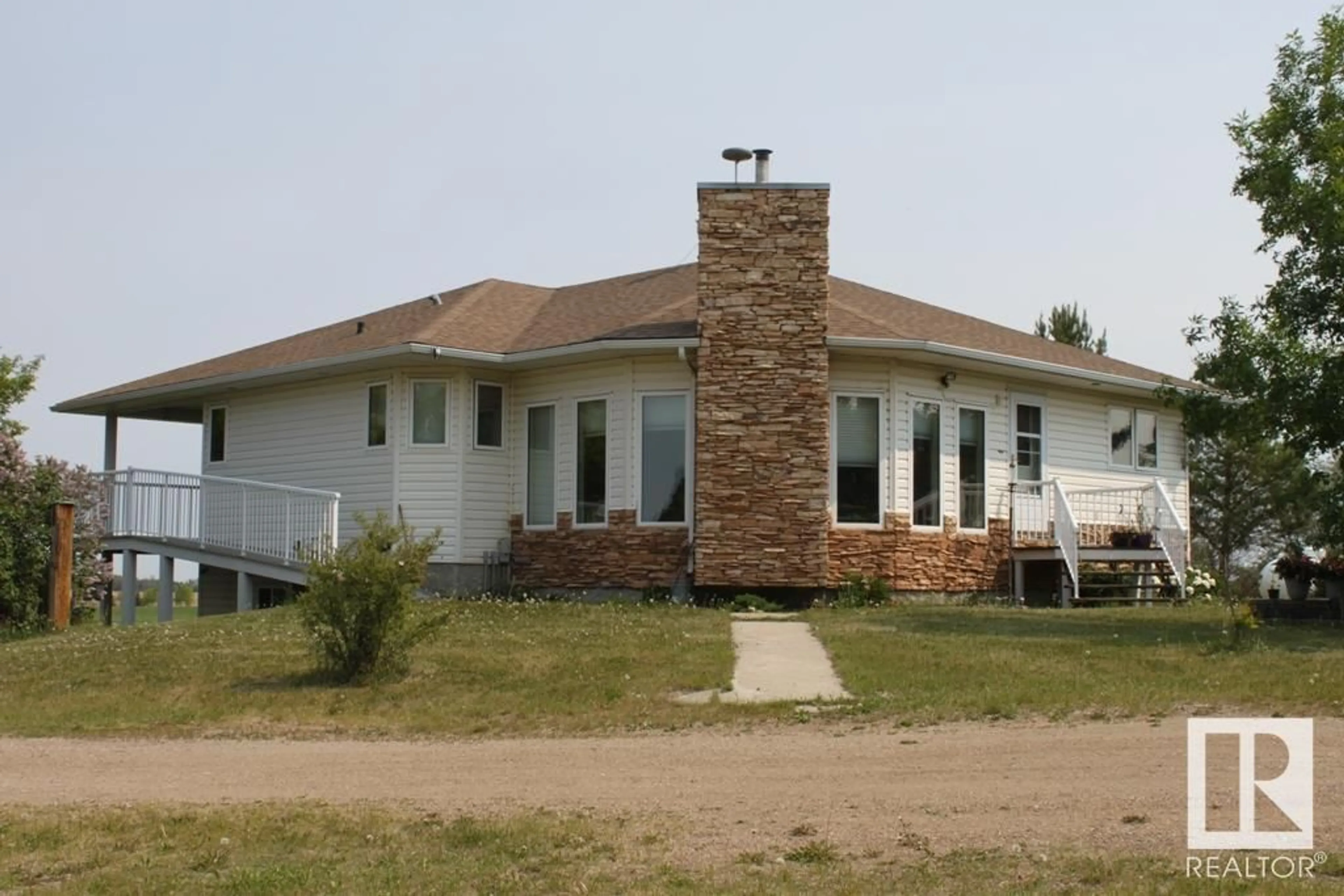Home with vinyl exterior material, building for 16420 TWP RD 512, Rural Beaver County Alberta T0B4A0