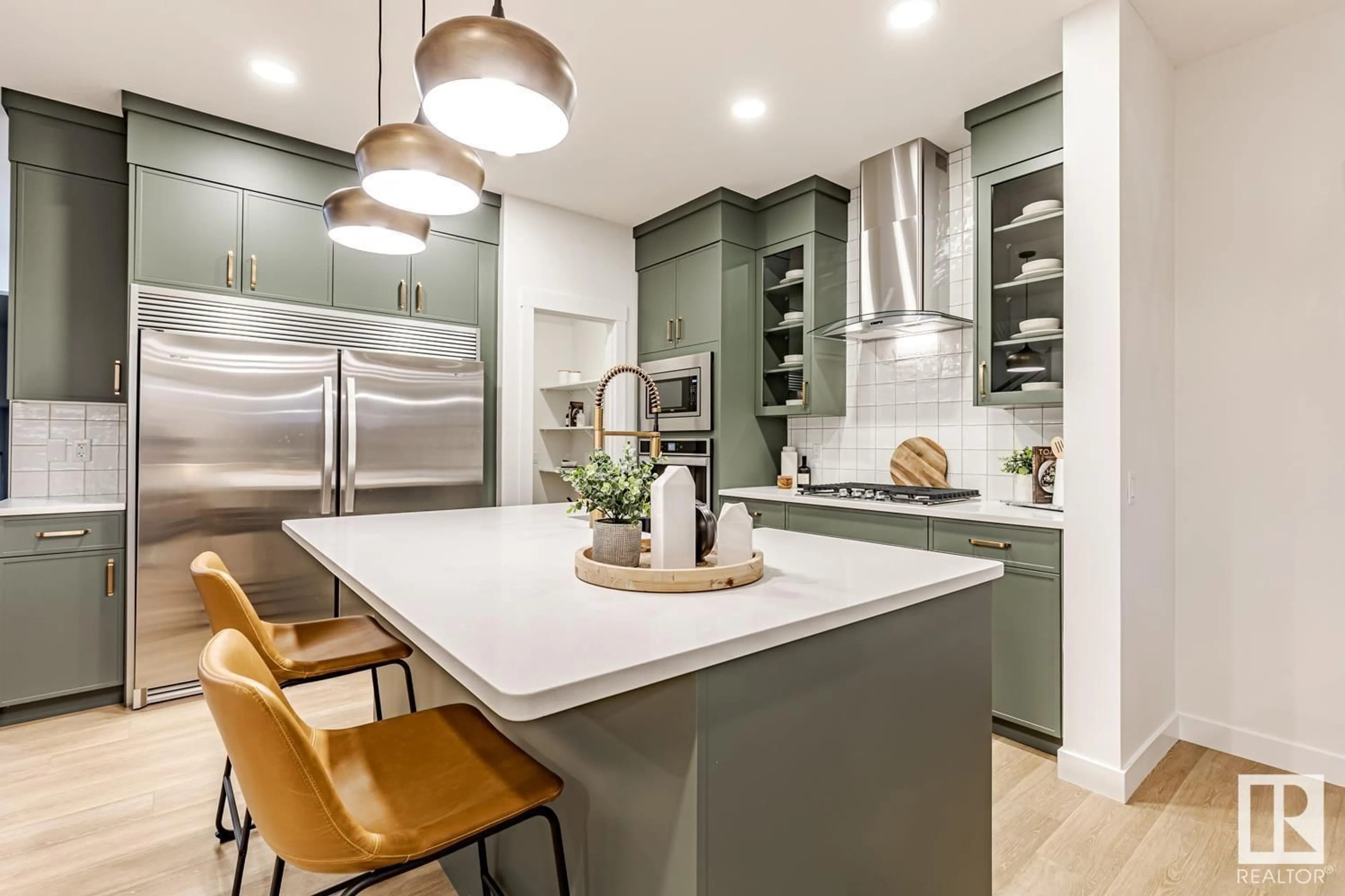 Contemporary kitchen, unknown for 8720 226 ST, Edmonton Alberta T5T7Y6