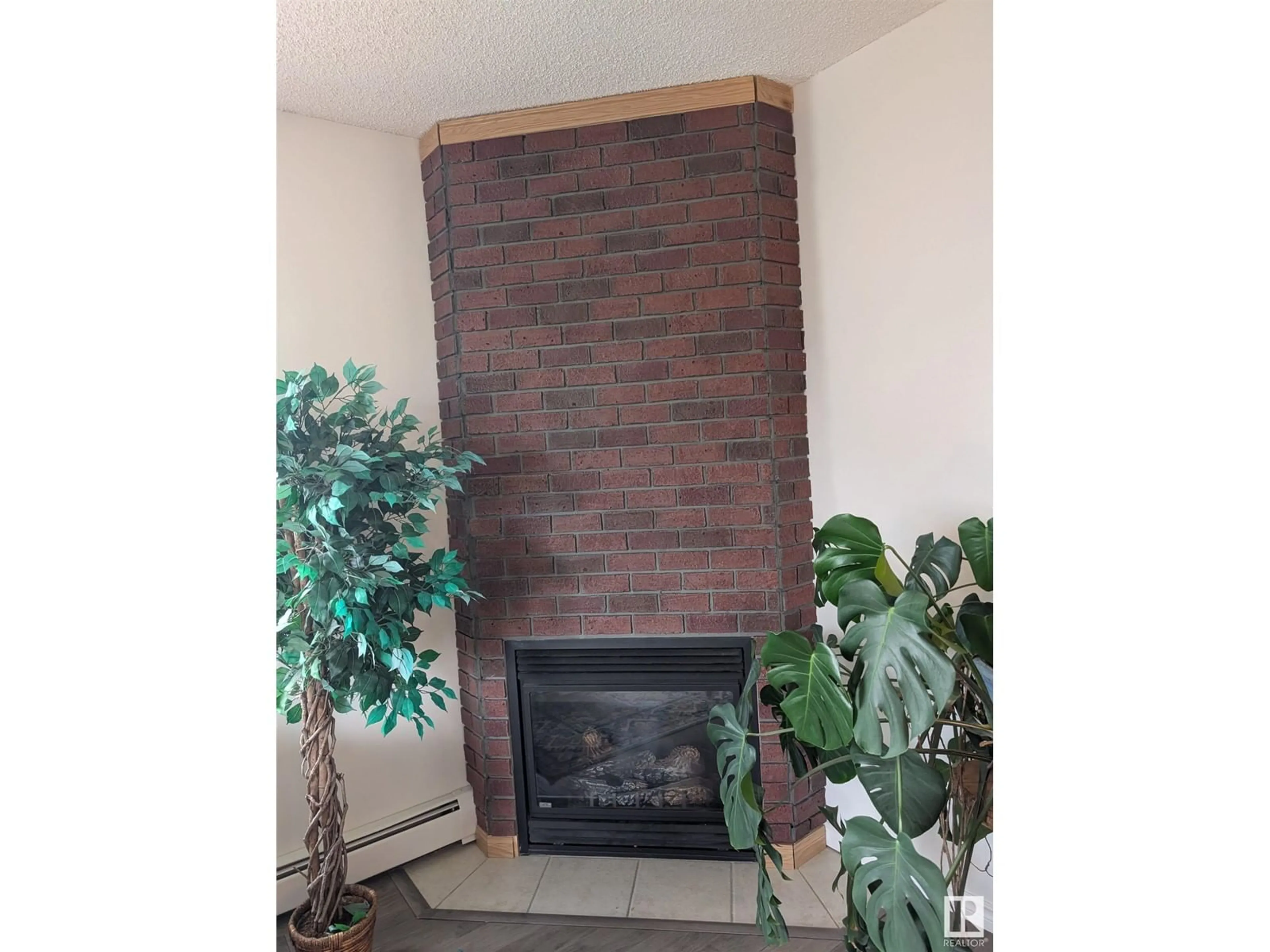 A pic of a room for 1102 - 9707 105 ST, Edmonton Alberta T5K2Y4