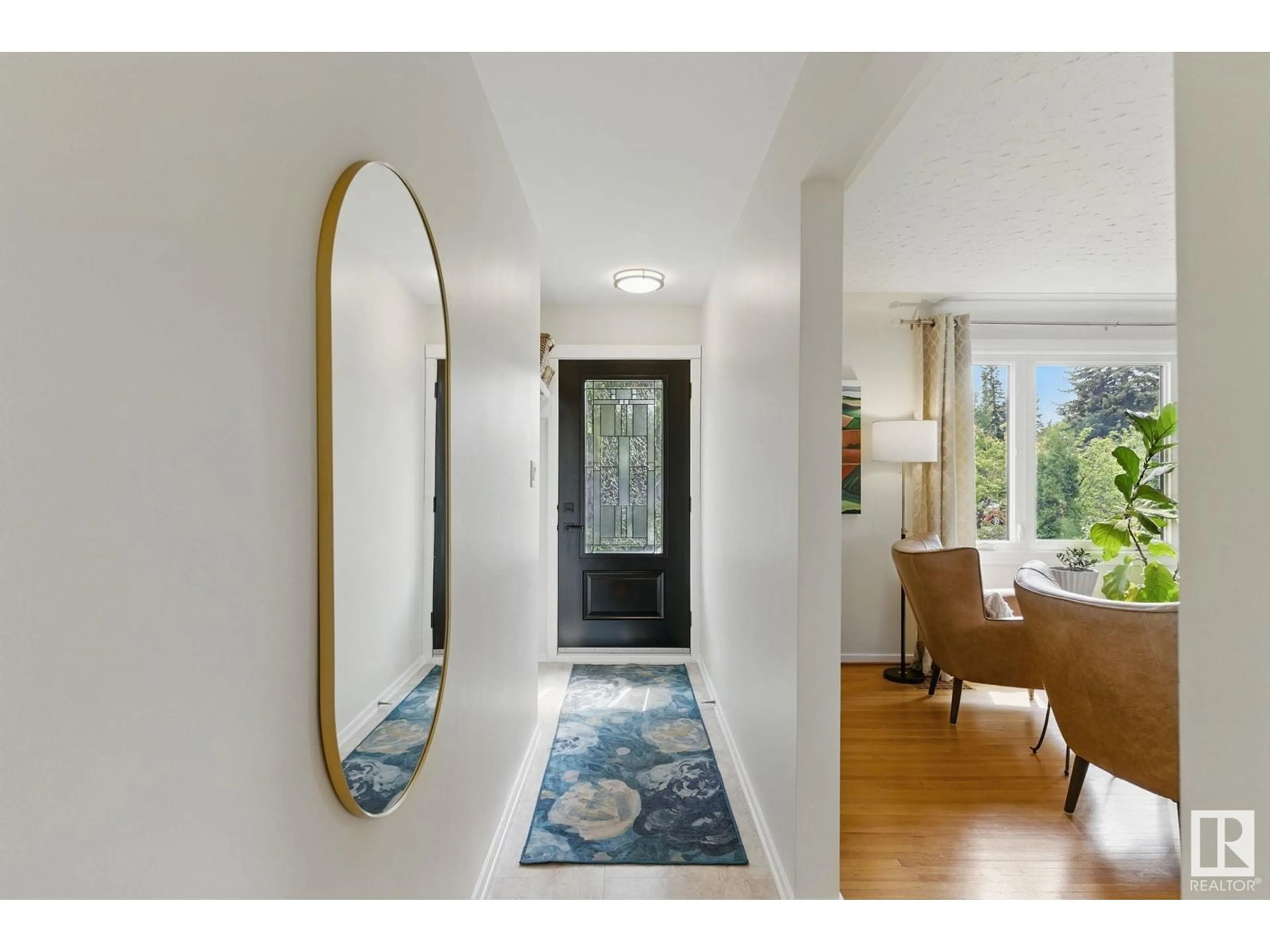 Indoor entryway for 14004 106A AV, Edmonton Alberta T5N1E1