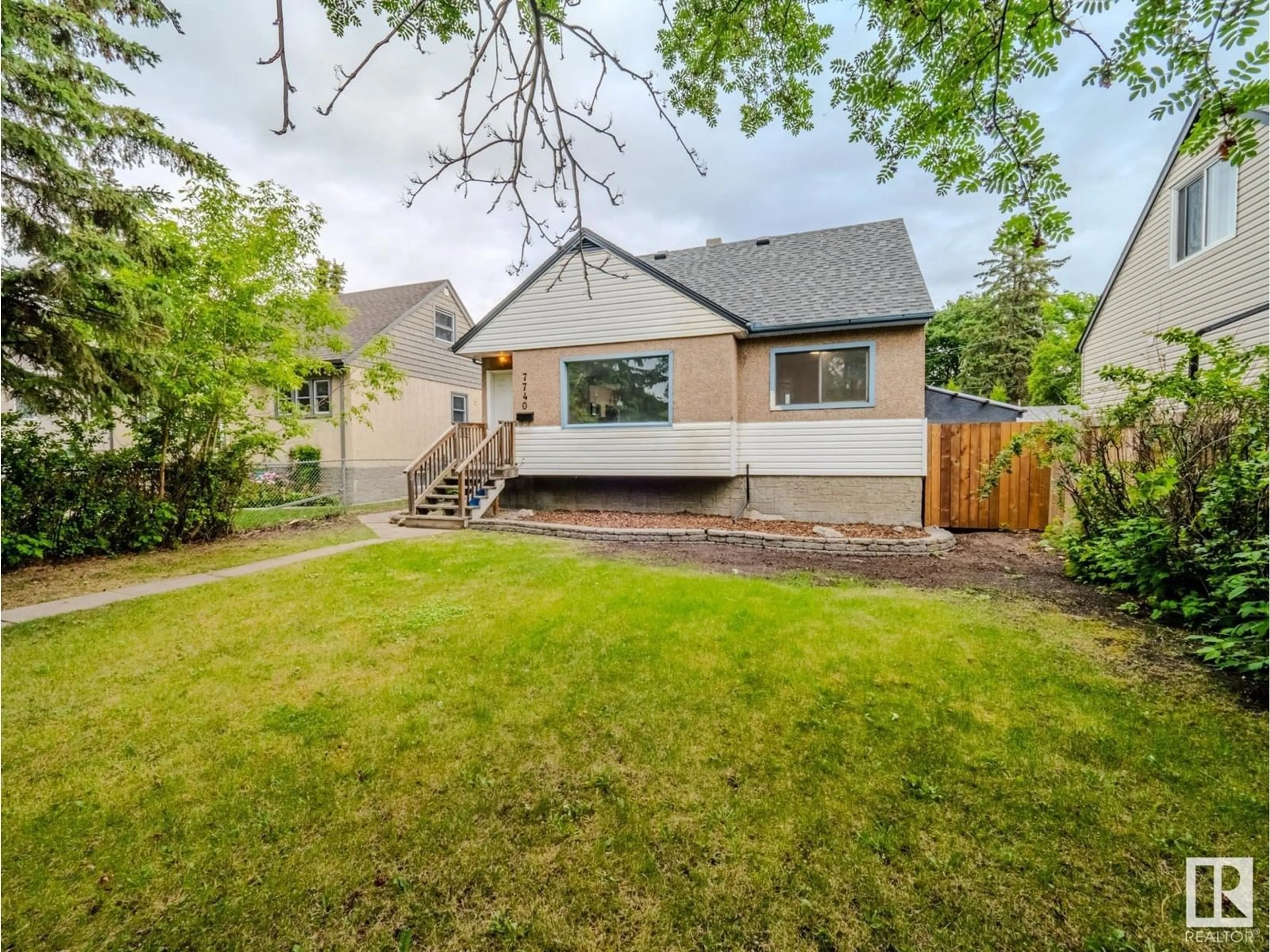 A pic from outside/outdoor area/front of a property/back of a property/a pic from drone, street for 7740 76 AV, Edmonton Alberta T6C0H4