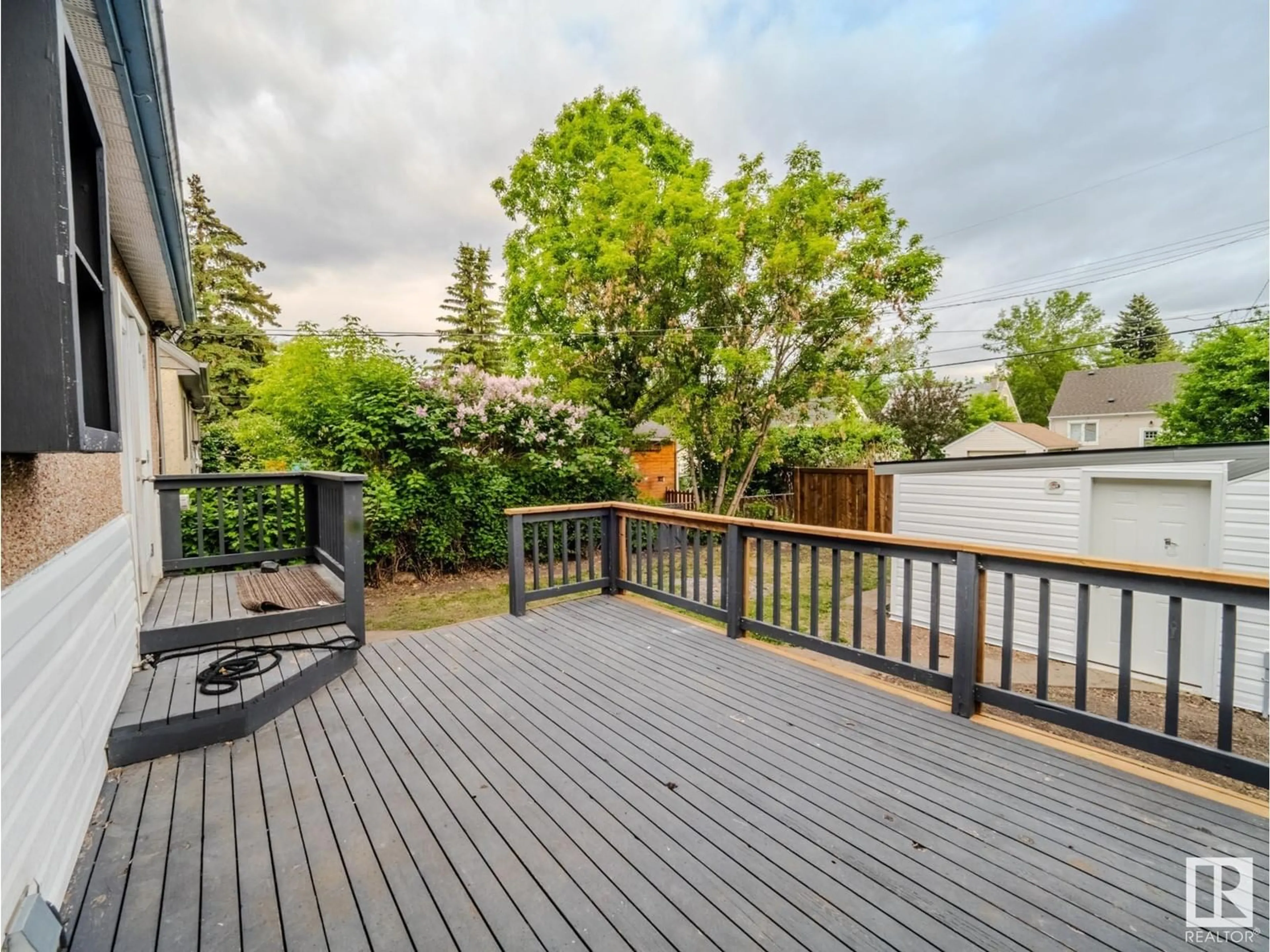 Patio, street for 7740 76 AV, Edmonton Alberta T6C0H4