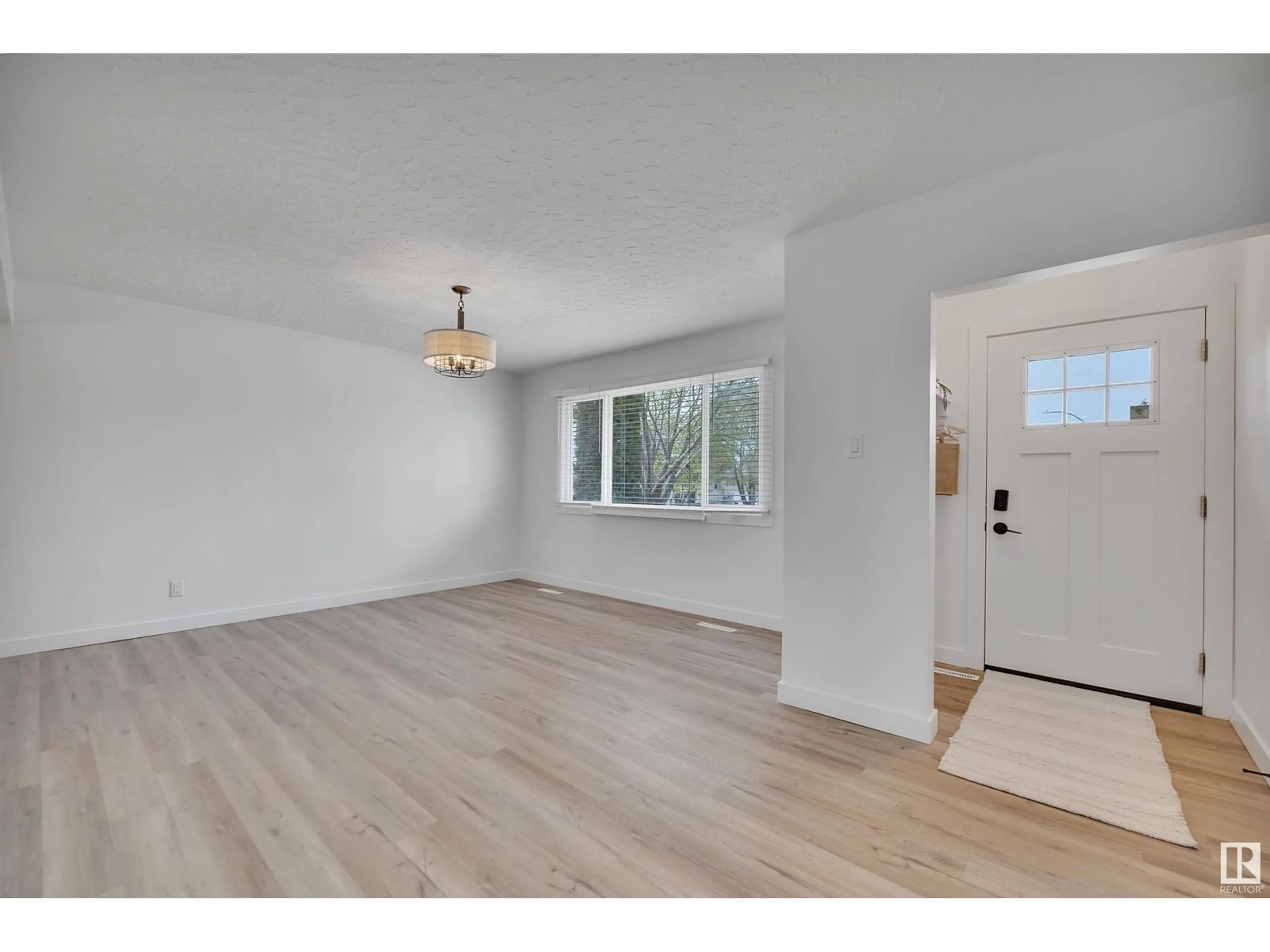 Unknown for 10403 42 ST, Edmonton Alberta T6A1T3