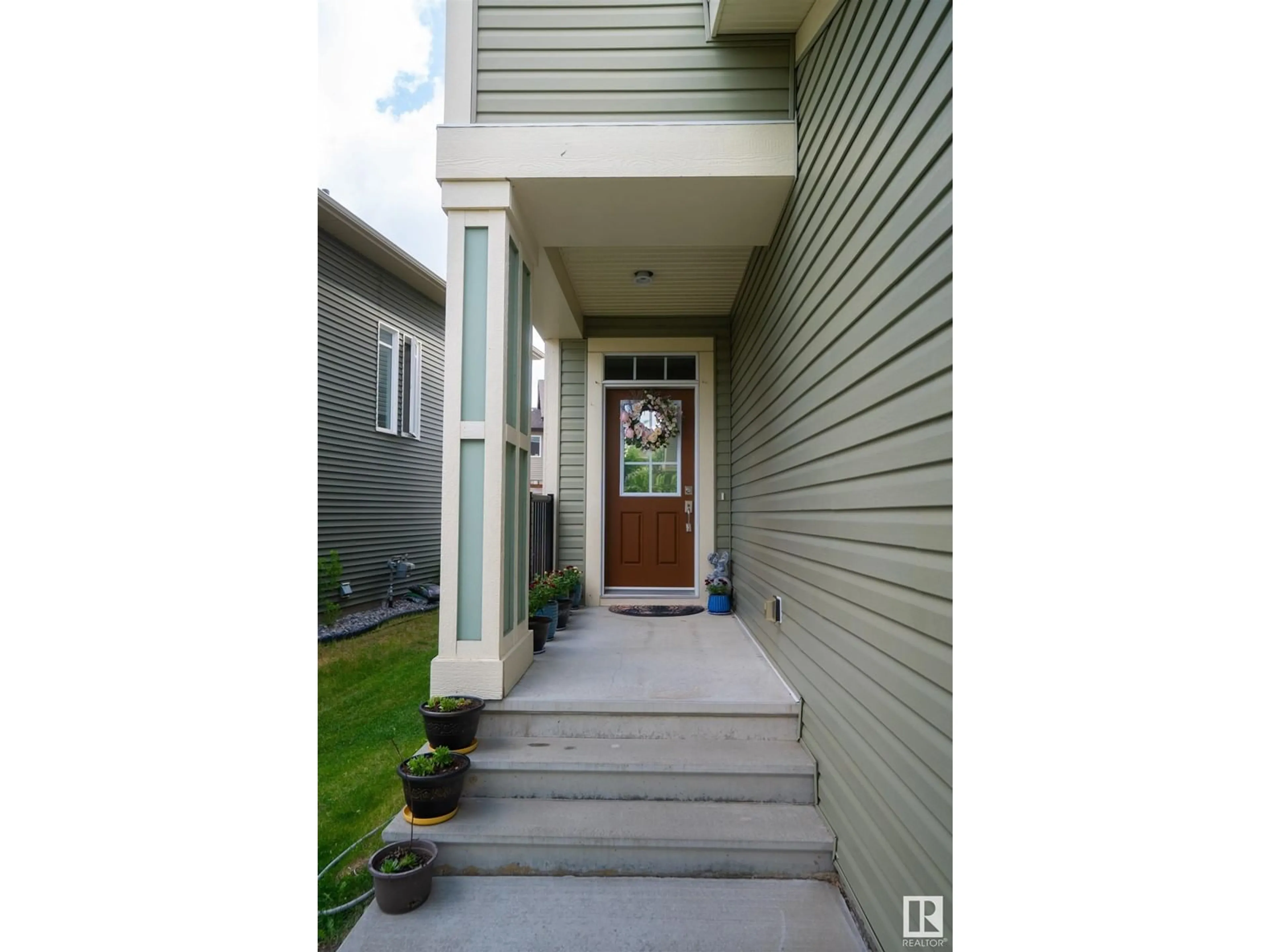 Indoor entryway for 17107 71 ST, Edmonton Alberta T5T3W7