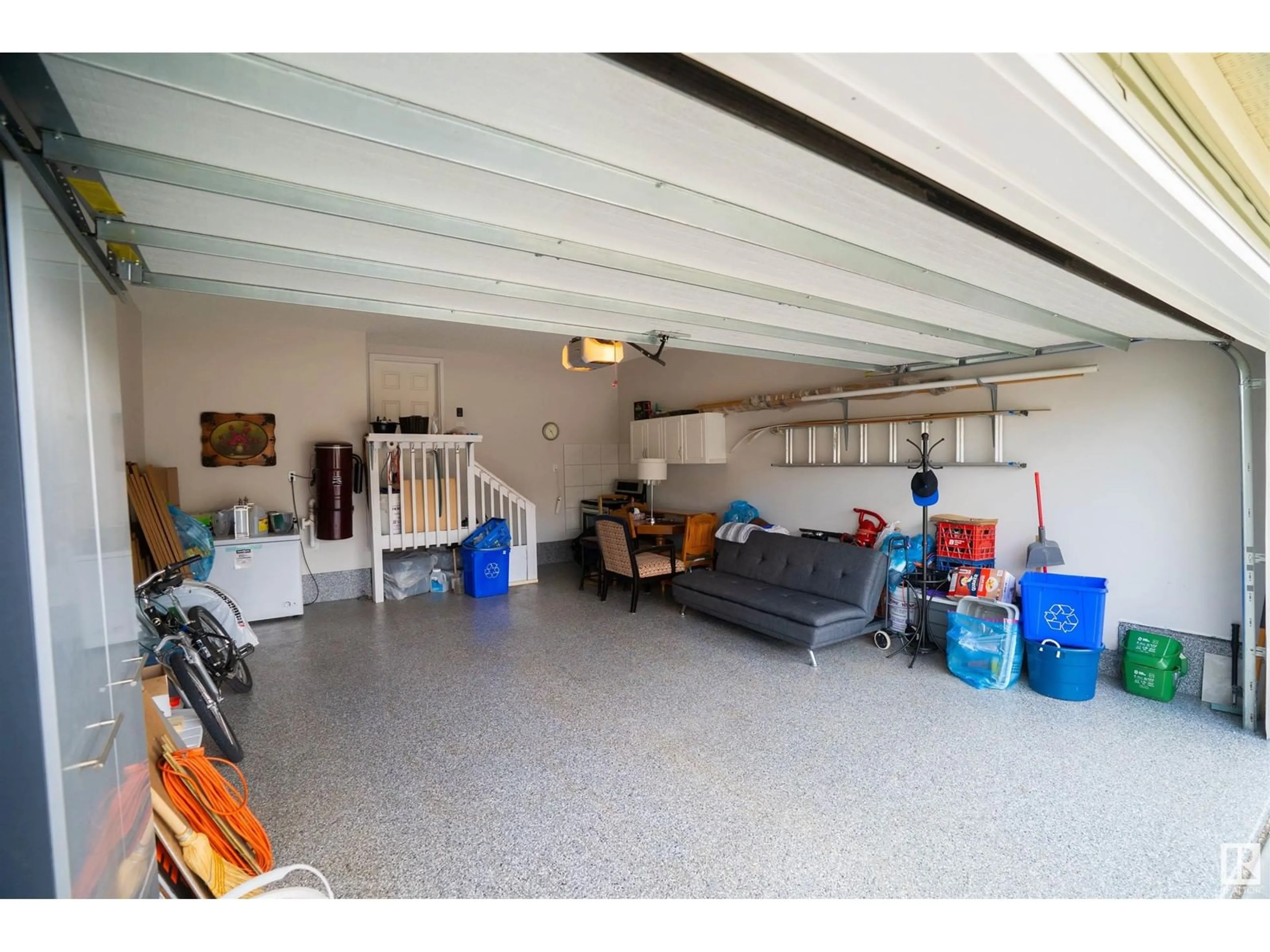 Indoor garage for 17107 71 ST, Edmonton Alberta T5T3W7