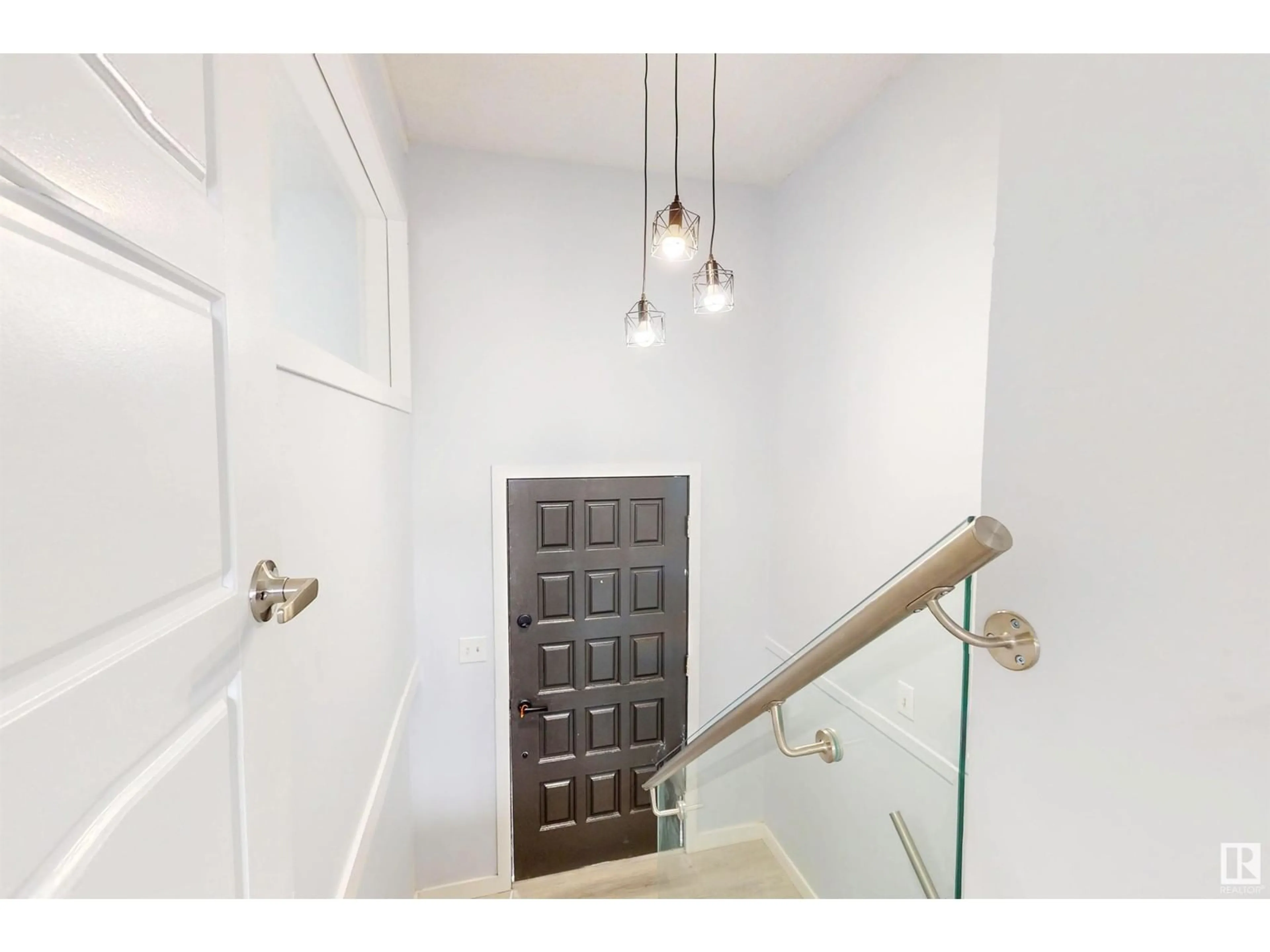 Indoor entryway for 47 CLAREVIEW RD, Edmonton Alberta T5A3X2