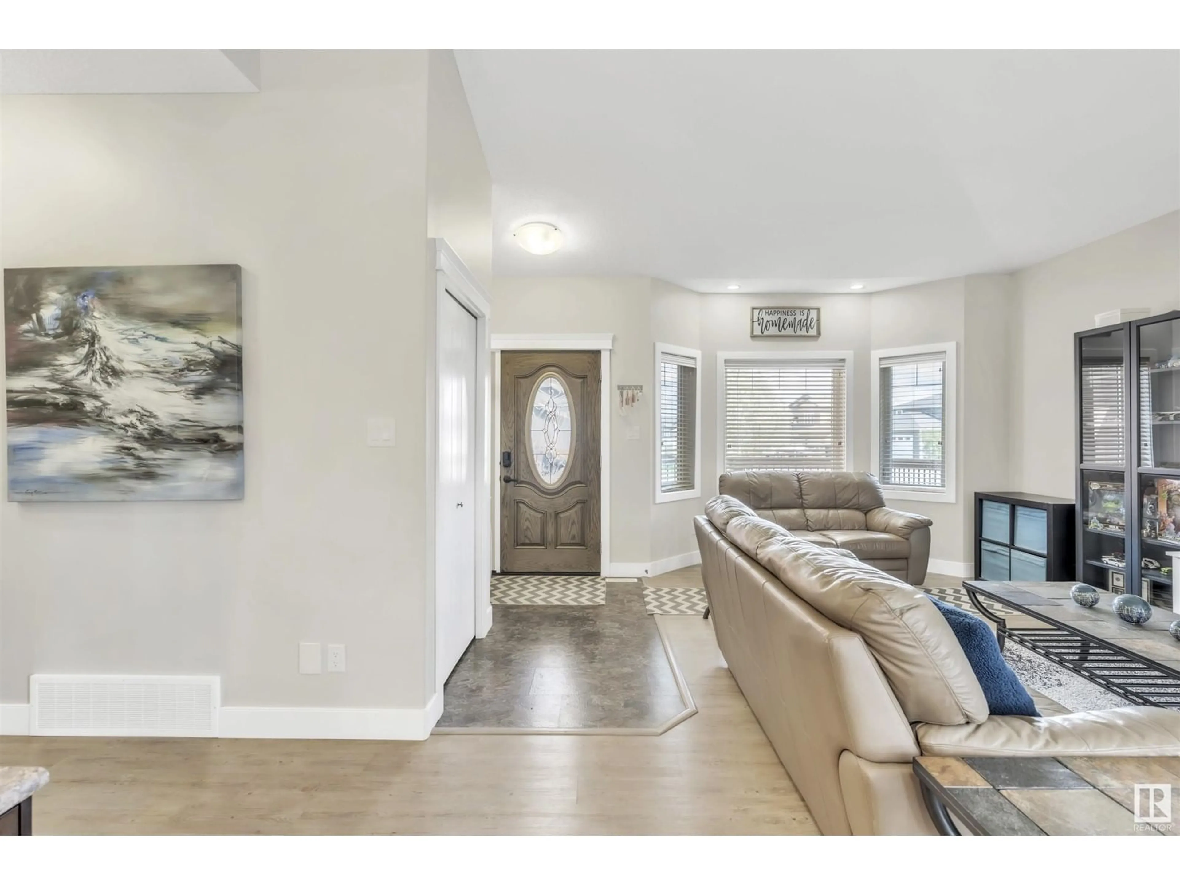 Indoor entryway for 5804 MEADOW WY, Cold Lake Alberta T9M0E7