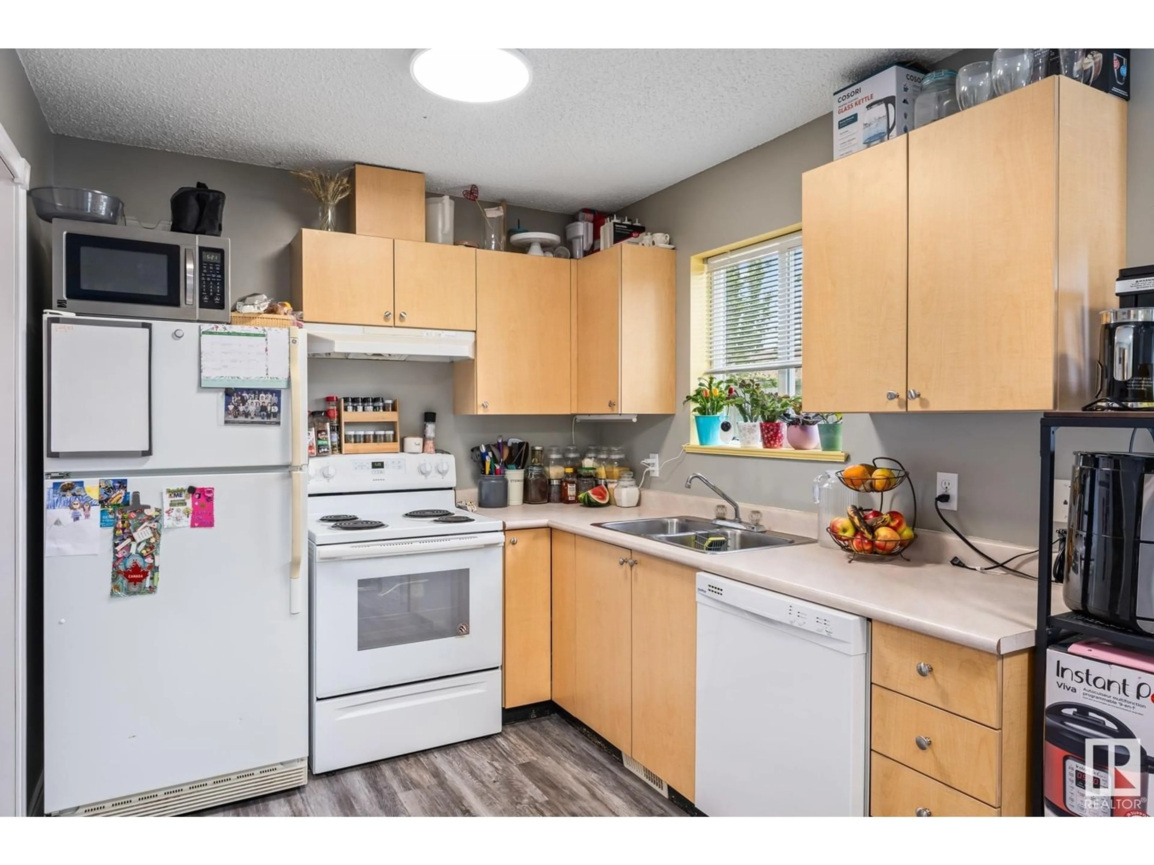 Standard kitchen, wood/laminate floor for #1003 - 610 KING ST, Spruce Grove Alberta T7X4J9