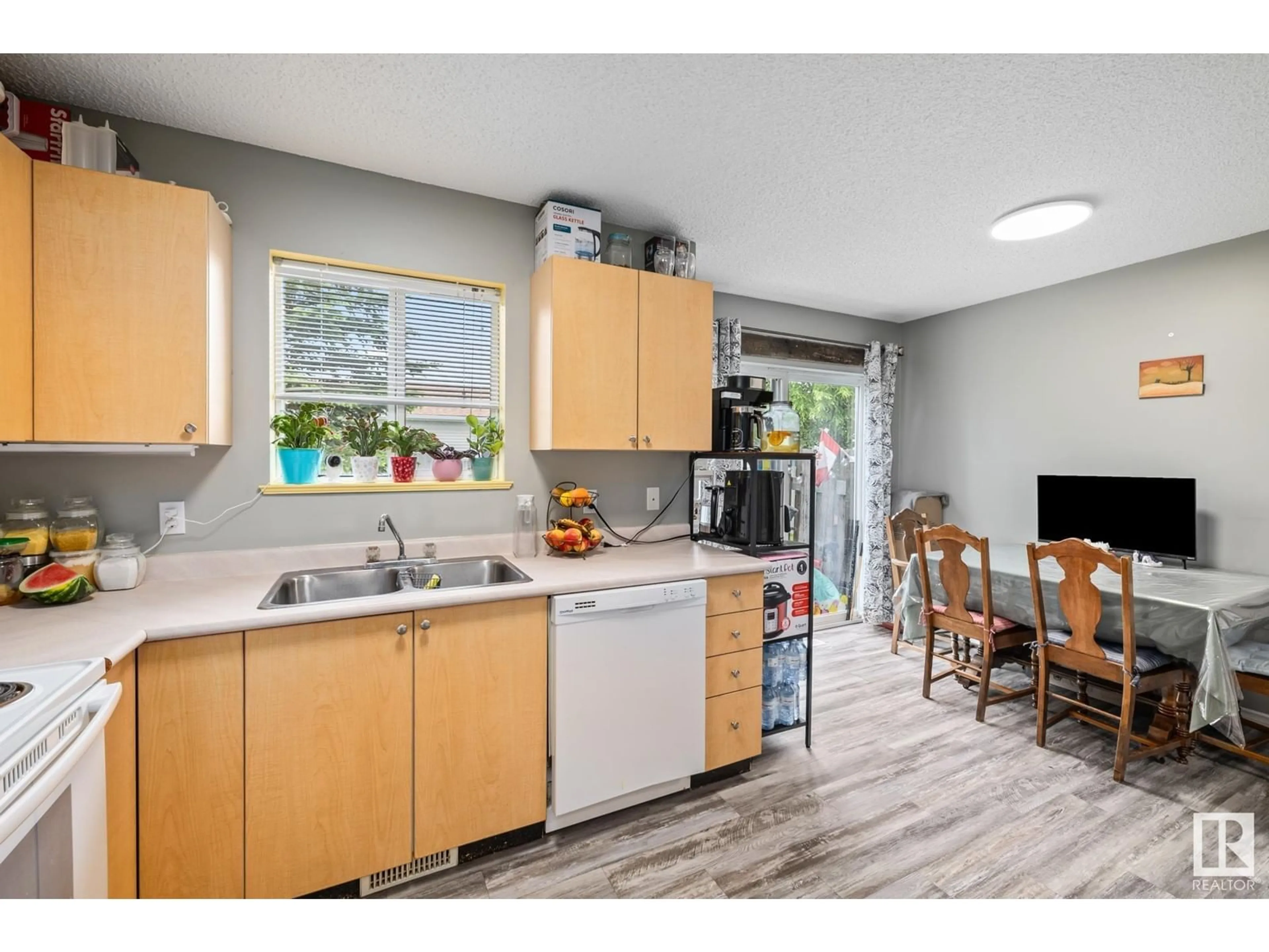 Standard kitchen, unknown for #1003 - 610 KING ST, Spruce Grove Alberta T7X4J9