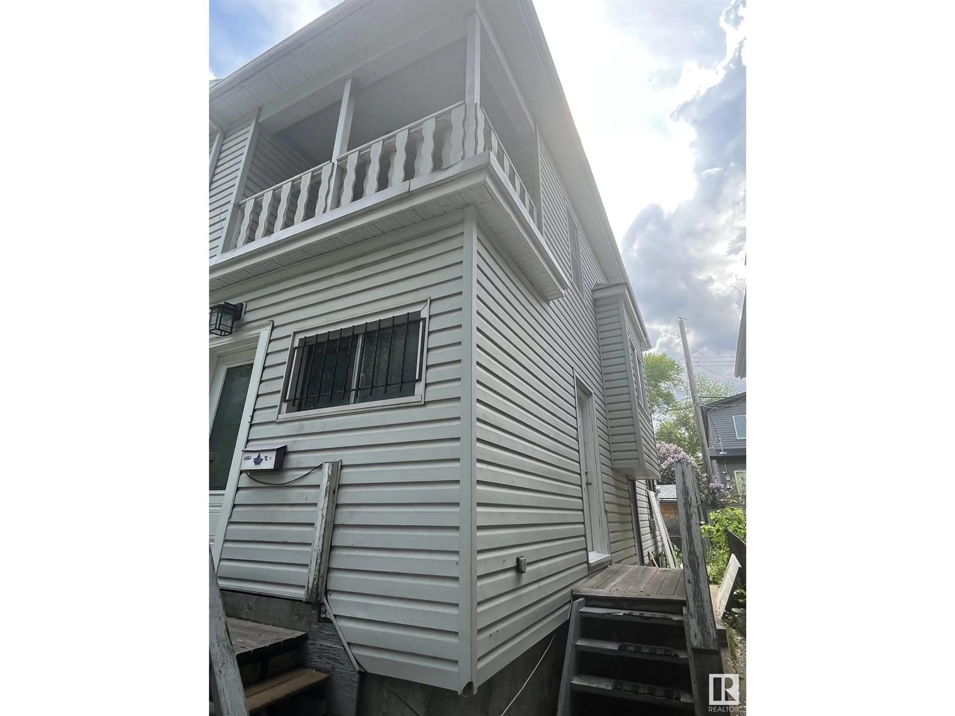 Home with vinyl exterior material, building for NW - 10862 92 ST, Edmonton Alberta T5H1V8