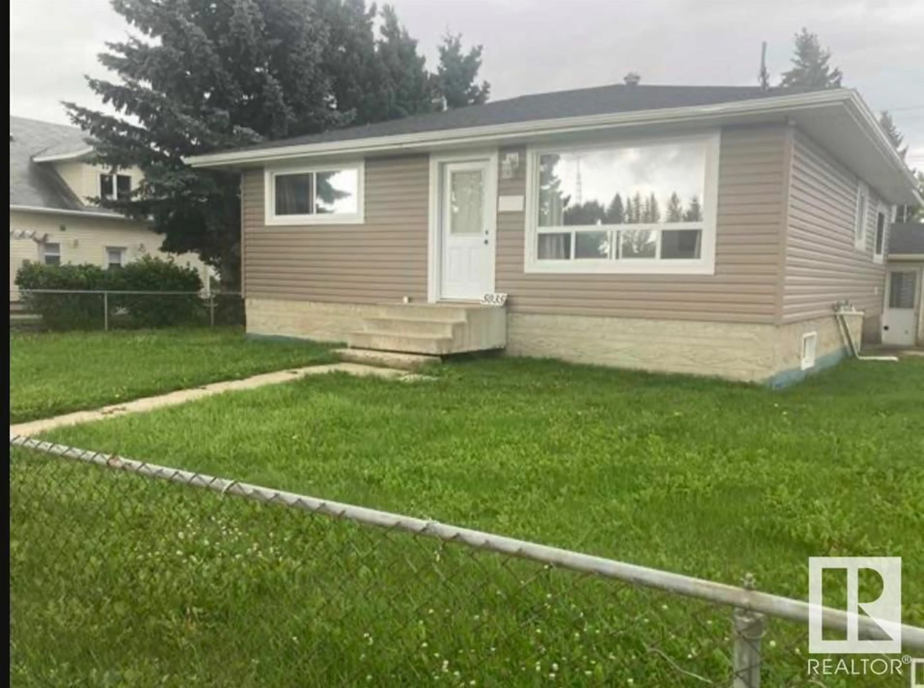 Home with vinyl exterior material, street for 5035 52 AVE, Mundare Alberta T0B3H0