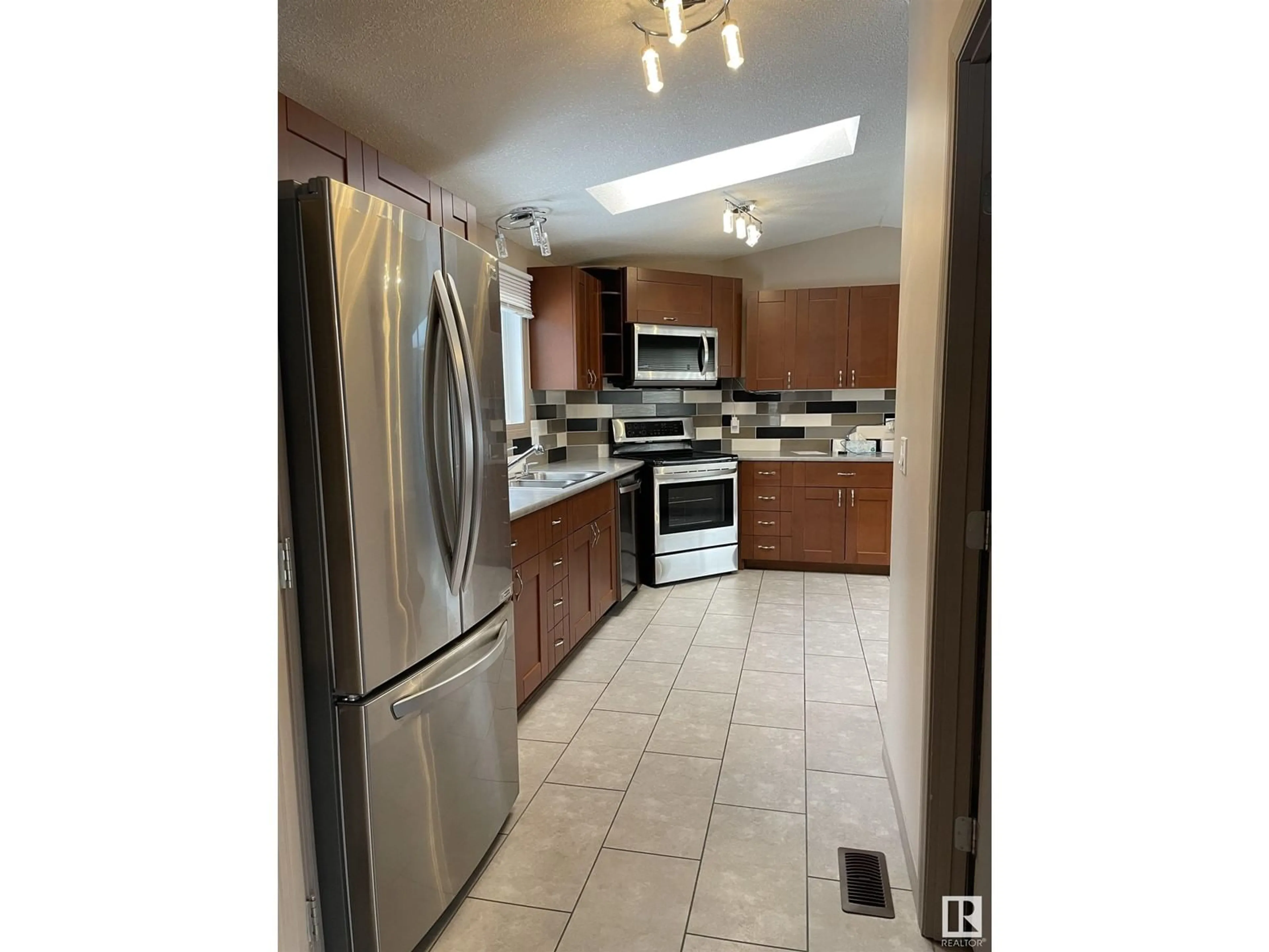 Standard kitchen, ceramic/tile floor for 17 - 231054 TWP RD 623.8, Rural Athabasca County Alberta T0G1Z0