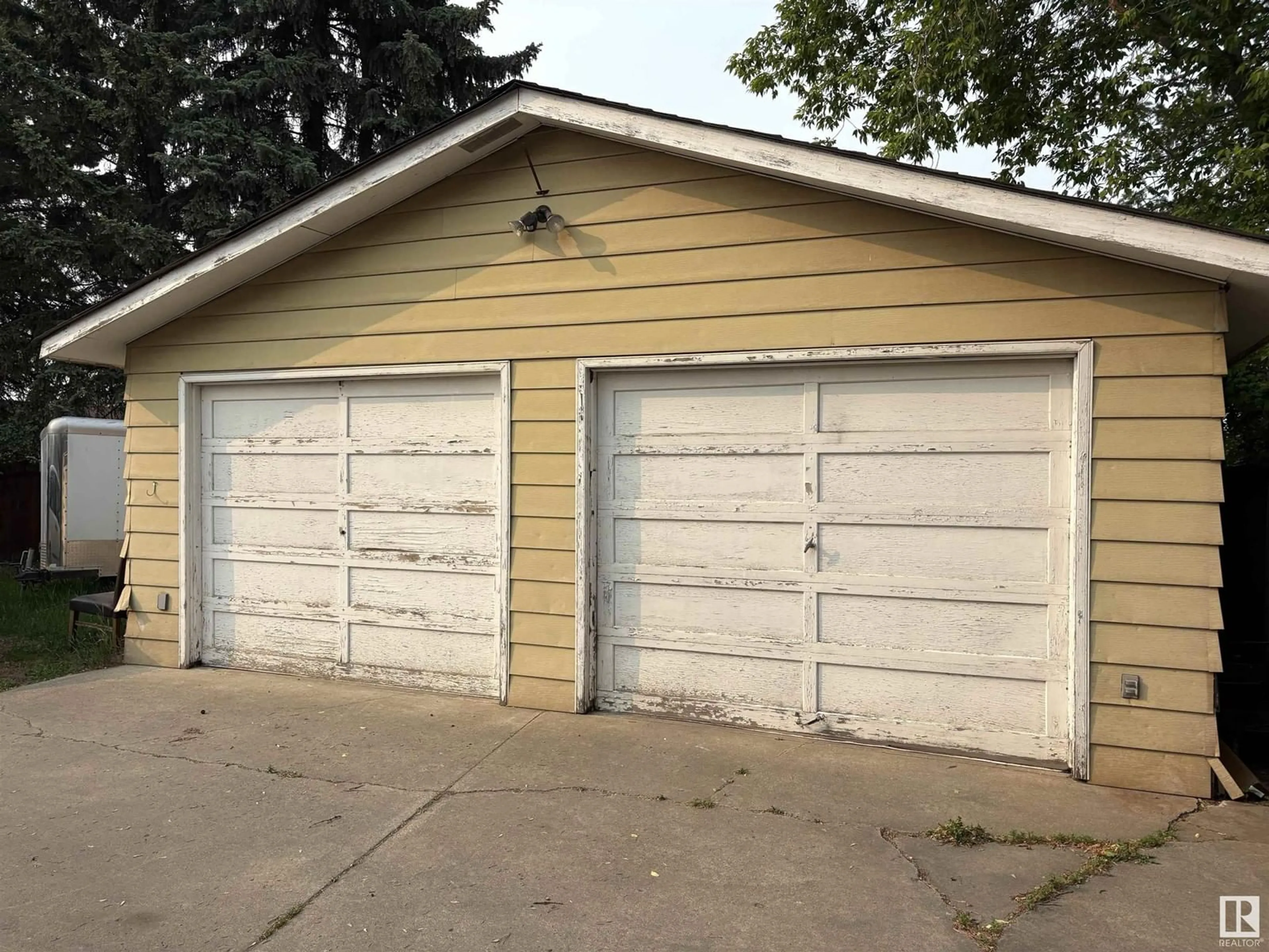 Indoor garage for 488 KNOTTWOOD WEST RD, Edmonton Alberta T6K1W8