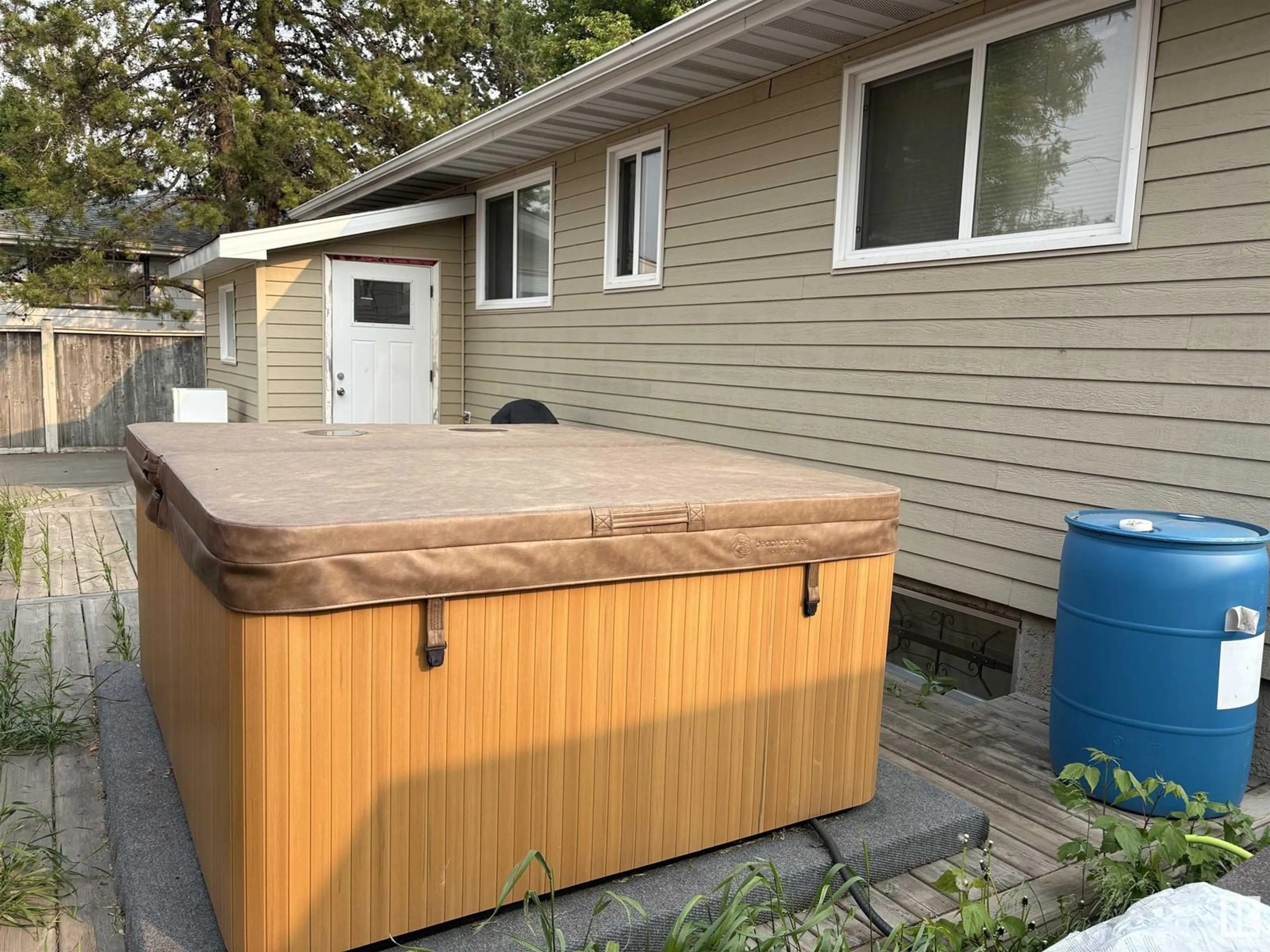 Patio, street for 488 KNOTTWOOD WEST RD, Edmonton Alberta T6K1W8