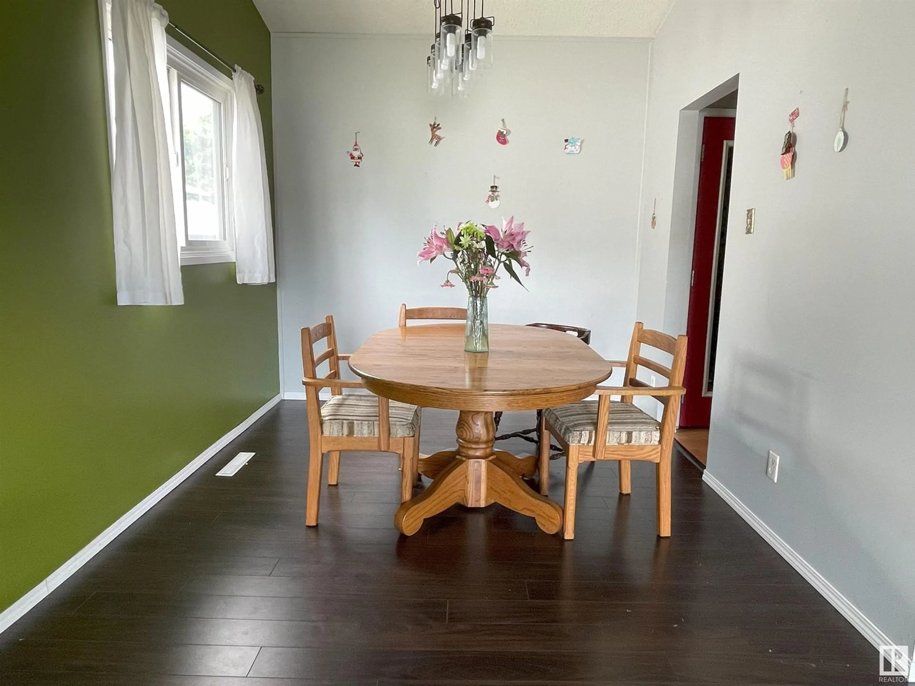 Dining room, wood/laminate floor for 16103 87A AV NW, Edmonton Alberta T5R4H6